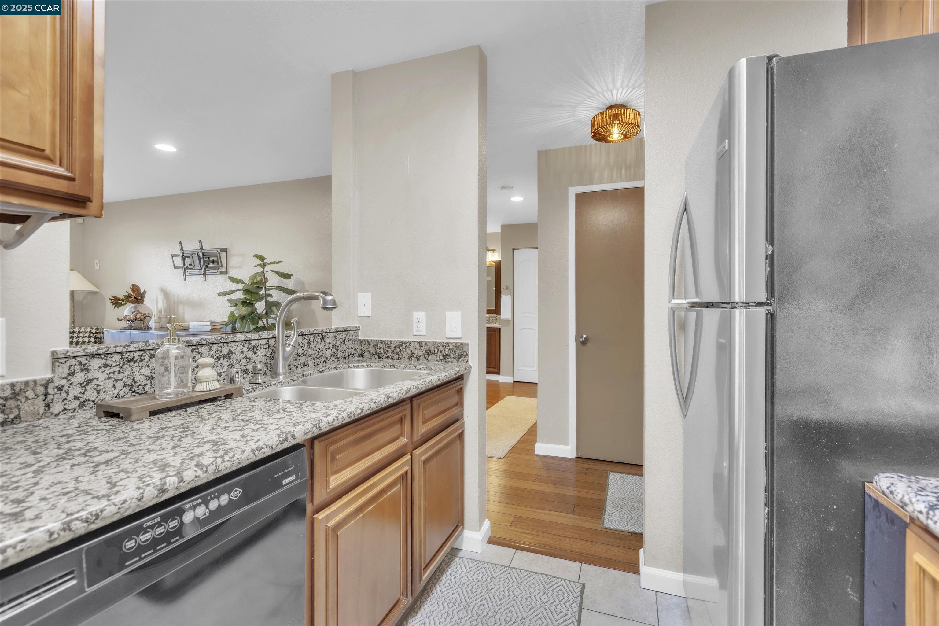 Photo #5: 41114424 Listing 