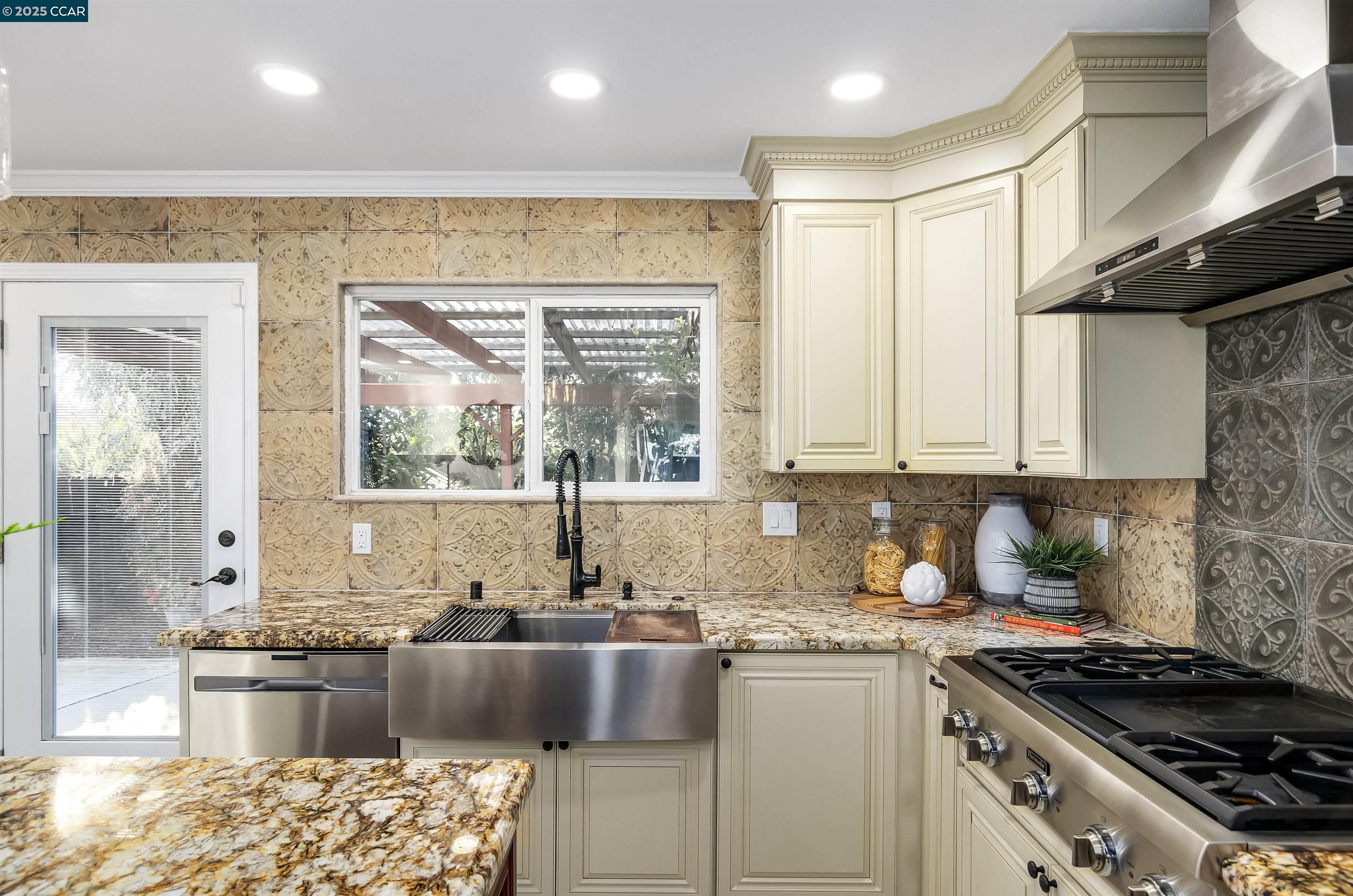 Detail Gallery Image 20 of 34 For 4398 N Canoe Birch Ct., Concord,  CA 94521 - 4 Beds | 3 Baths