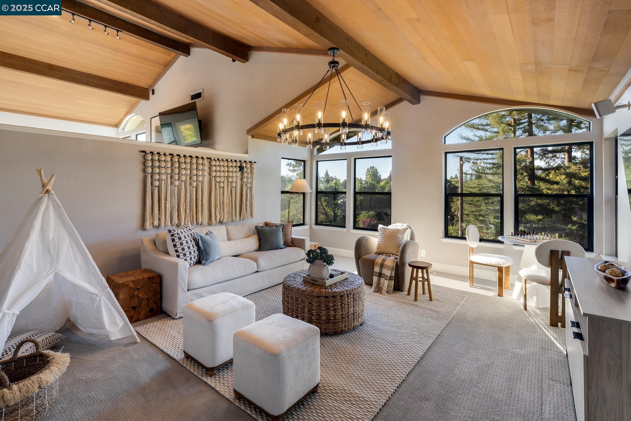 Detail Gallery Image 13 of 48 For 13 Kemp Ct, Alamo,  CA 94507 - 5 Beds | 3/1 Baths