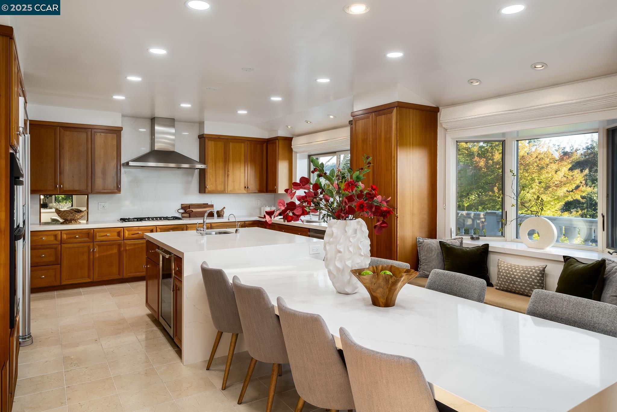 Detail Gallery Image 8 of 48 For 13 Kemp Ct, Alamo,  CA 94507 - 5 Beds | 3/1 Baths