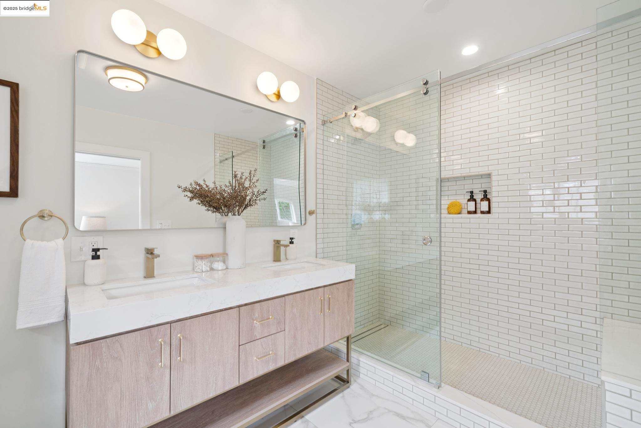 Detail Gallery Image 16 of 55 For 4081 Waterhouse Rd, Oakland,  CA 94602 - 3 Beds | 2 Baths