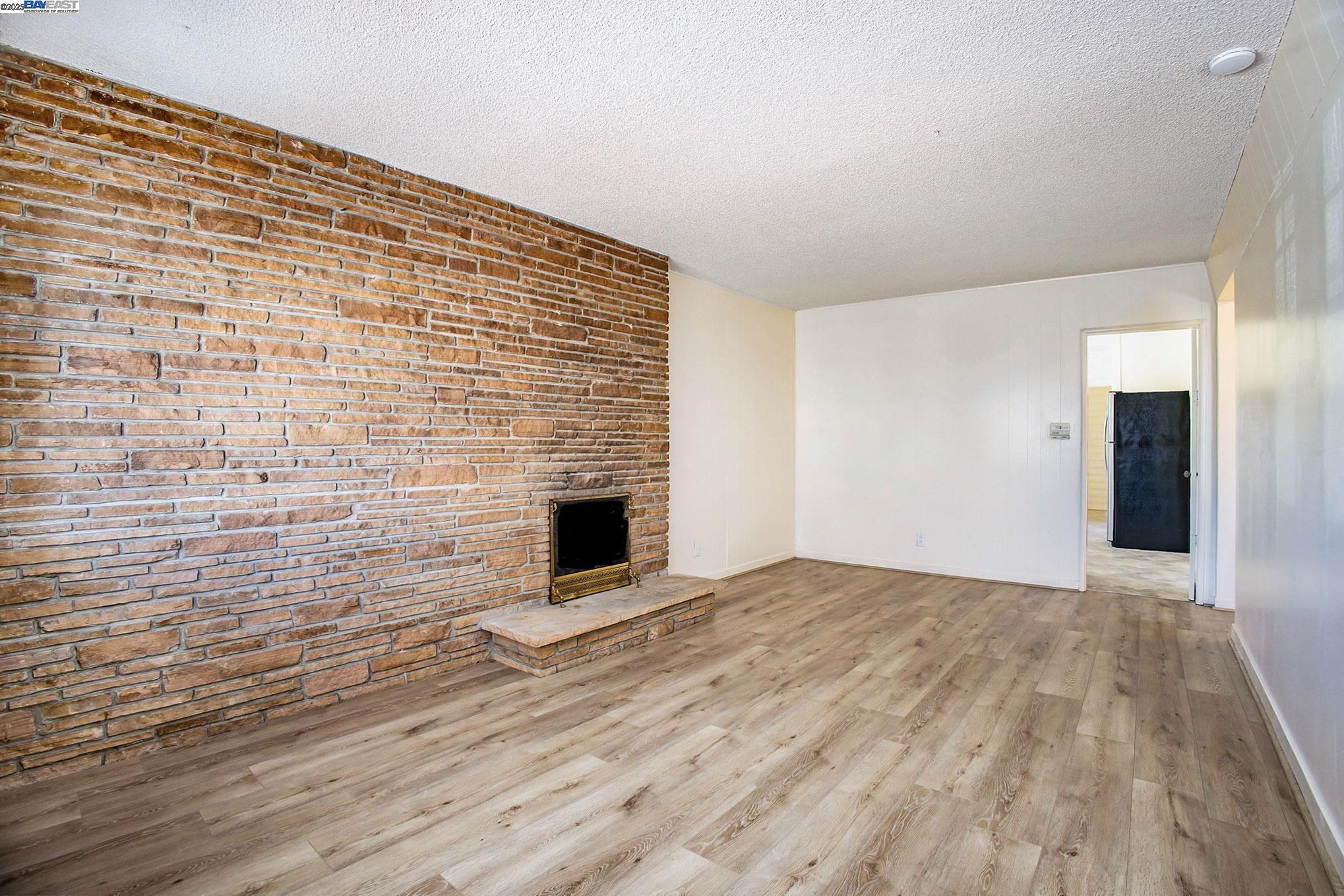 Detail Gallery Image 2 of 23 For 60 Maitland Dr, Alameda,  CA 94502 - 4 Beds | 1/1 Baths