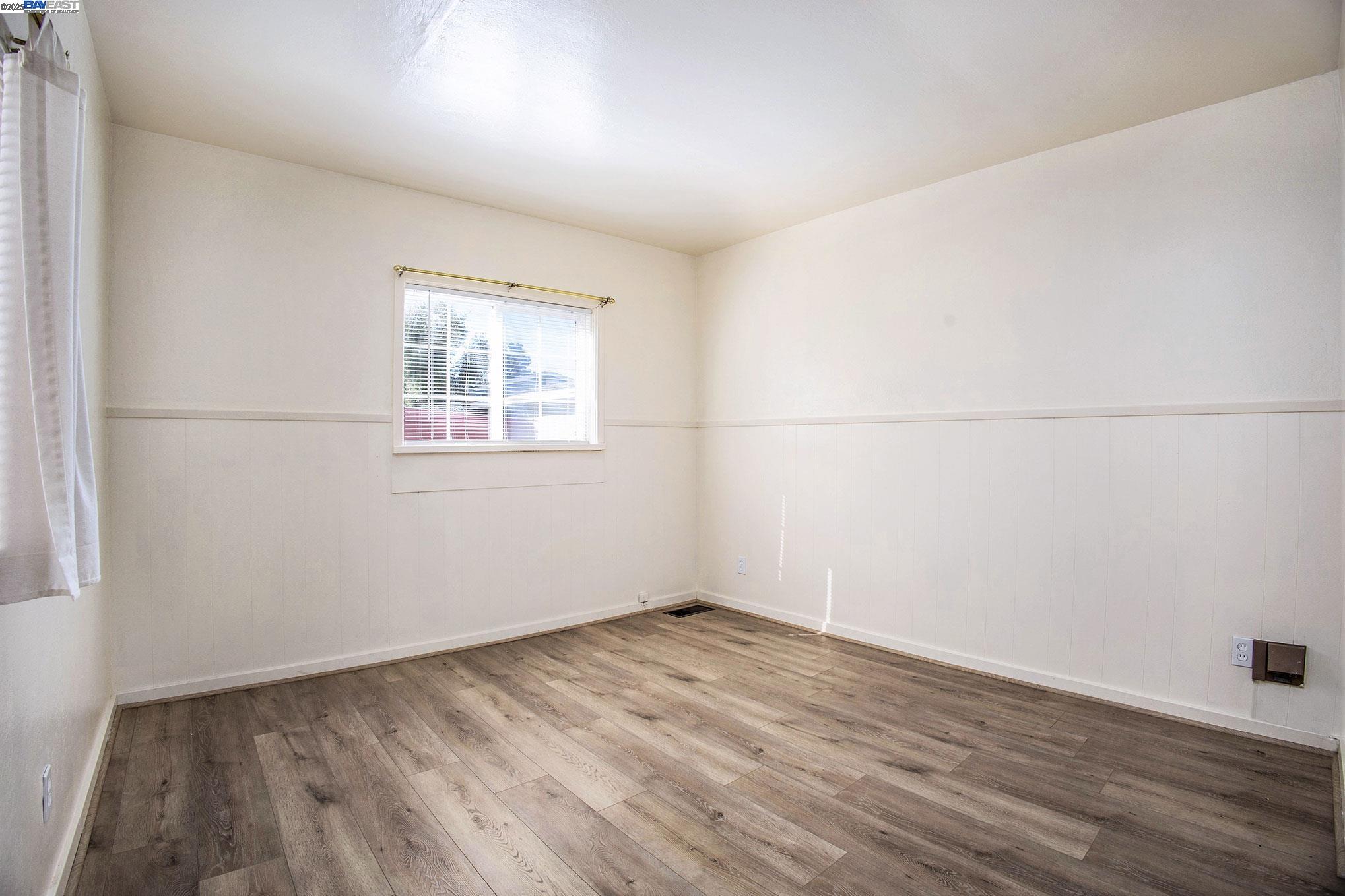 Detail Gallery Image 16 of 23 For 60 Maitland Dr, Alameda,  CA 94502 - 4 Beds | 1/1 Baths