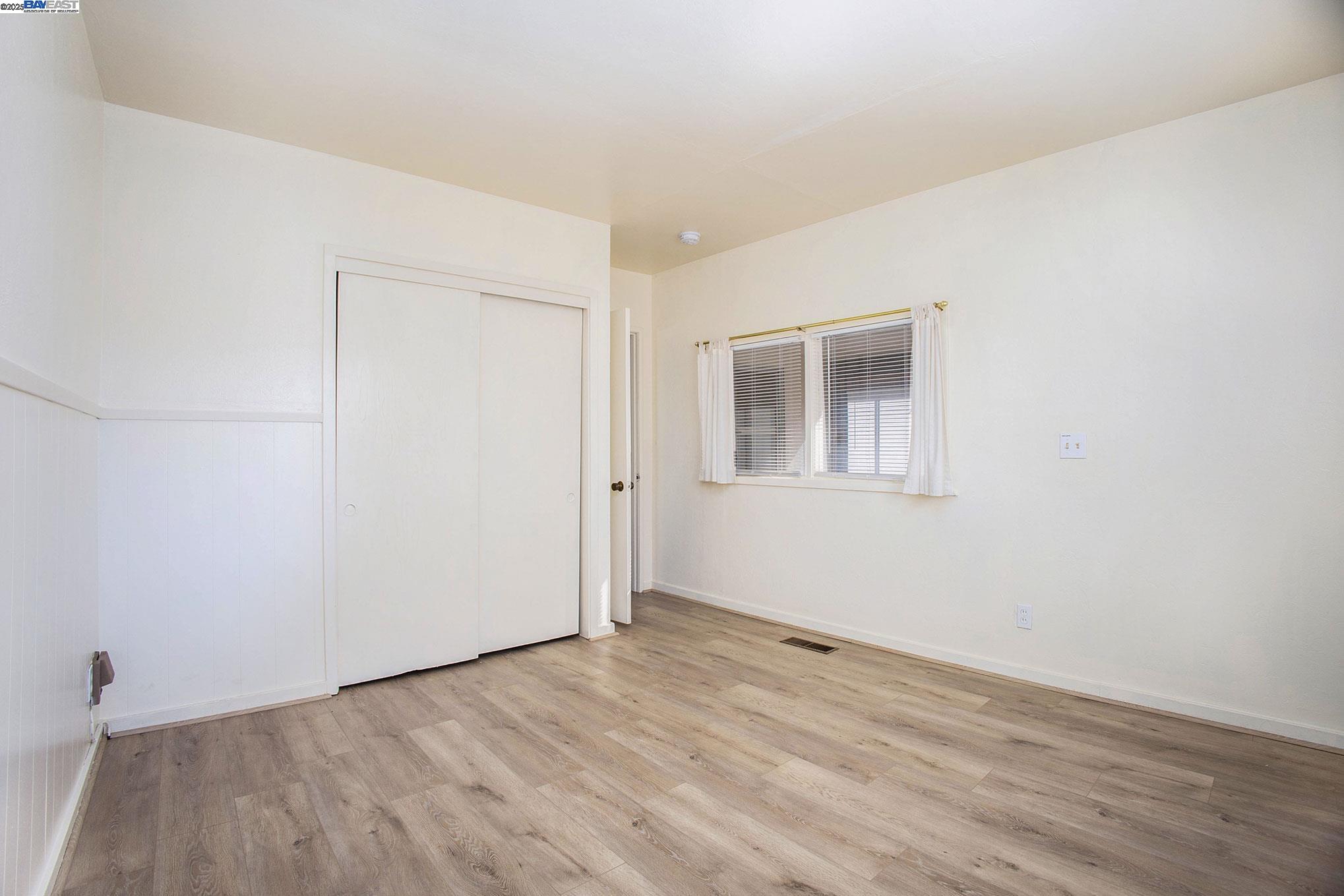 Detail Gallery Image 17 of 23 For 60 Maitland Dr, Alameda,  CA 94502 - 4 Beds | 1/1 Baths