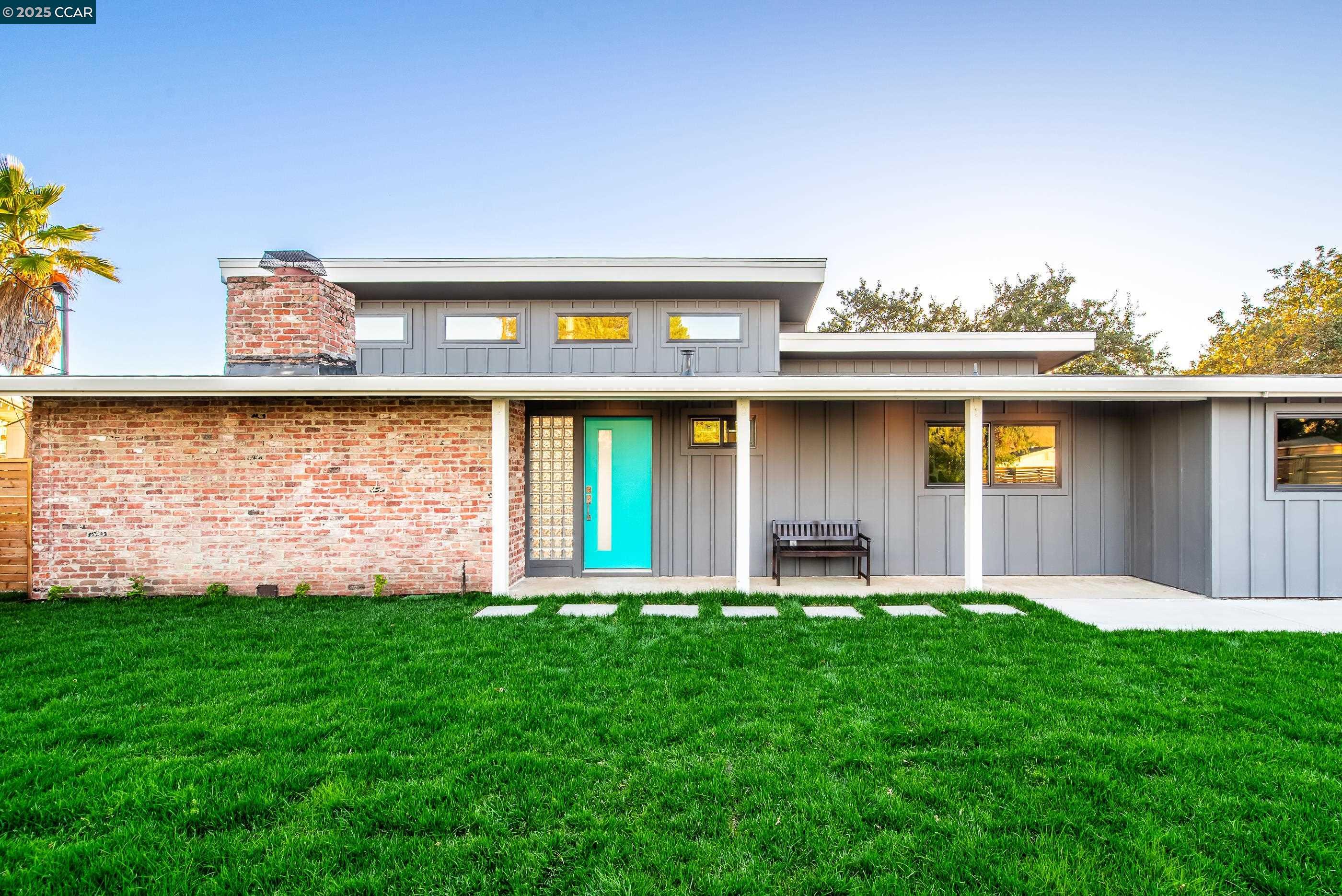 Detail Gallery Image 2 of 56 For 105 Hillcroft, Walnut Creek,  CA 94597 - 2 Beds | 2 Baths