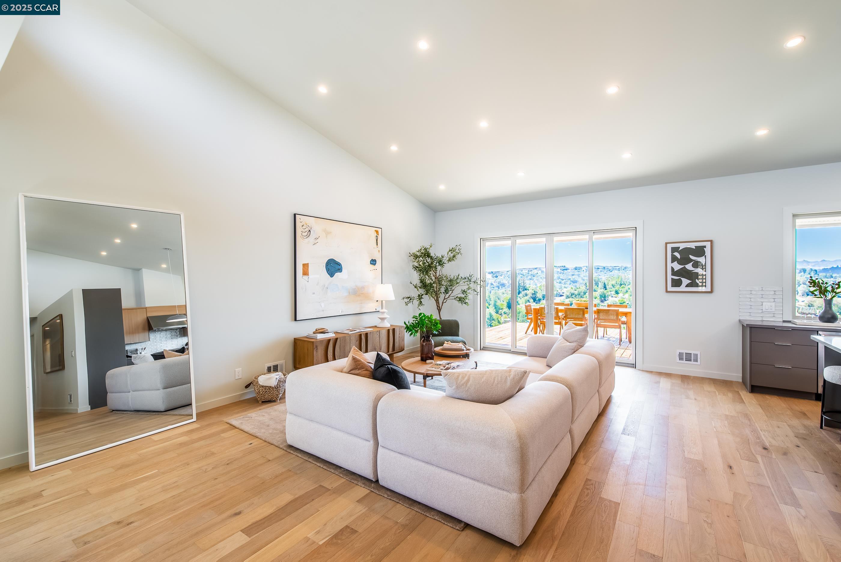 Detail Gallery Image 12 of 56 For 105 Hillcroft, Walnut Creek,  CA 94597 - 2 Beds | 2 Baths