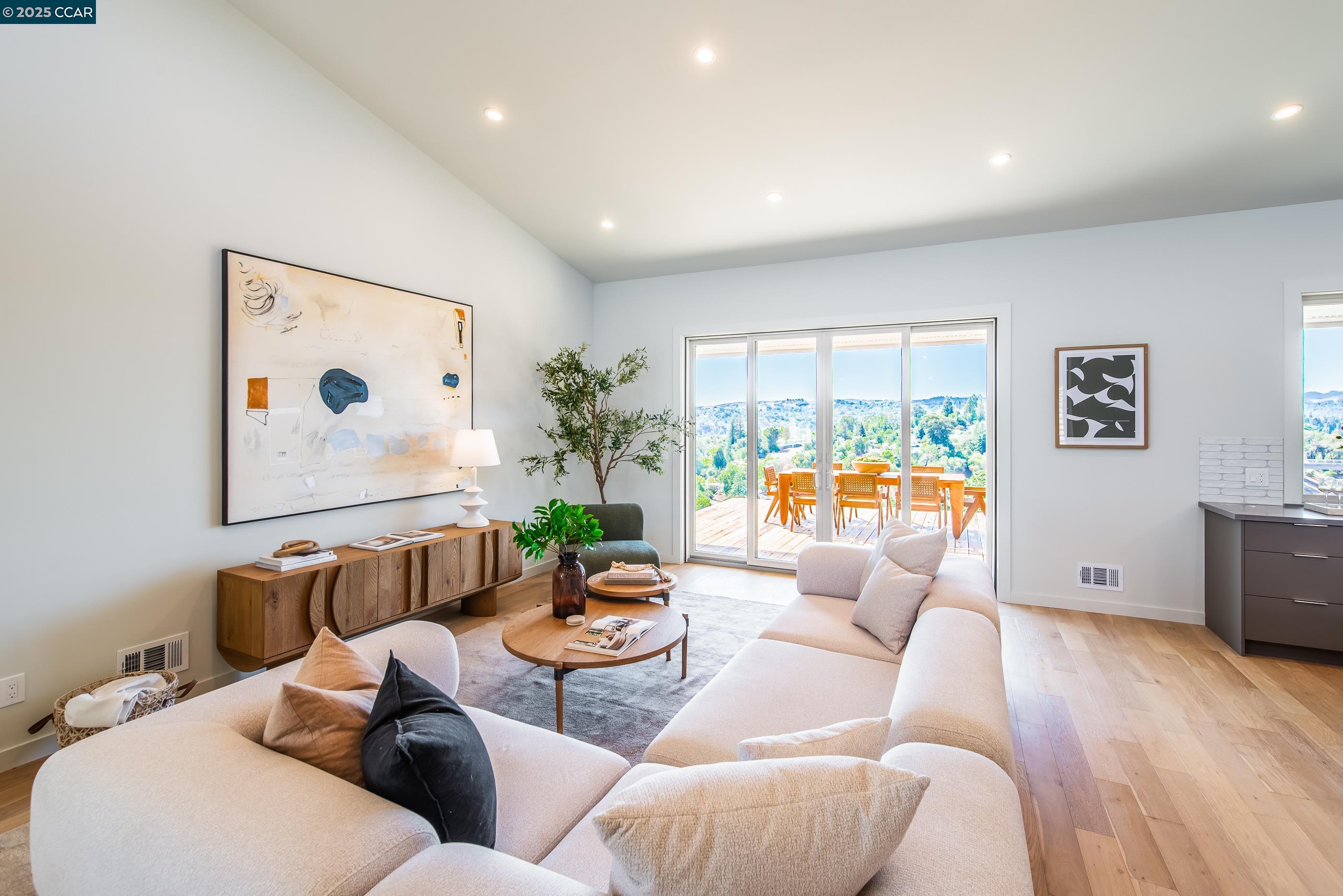 Detail Gallery Image 13 of 56 For 105 Hillcroft, Walnut Creek,  CA 94597 - 2 Beds | 2 Baths