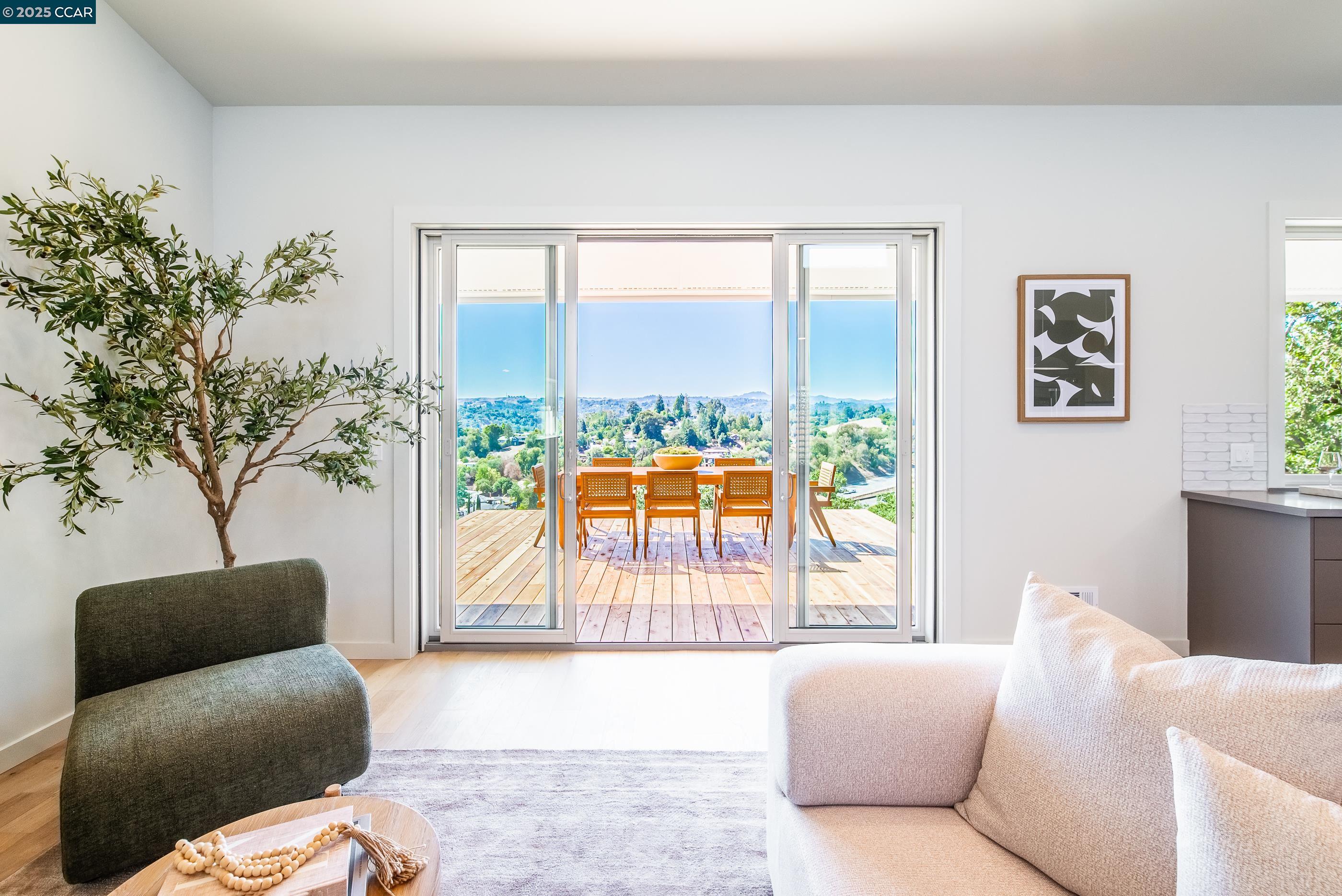 Detail Gallery Image 16 of 56 For 105 Hillcroft, Walnut Creek,  CA 94597 - 2 Beds | 2 Baths