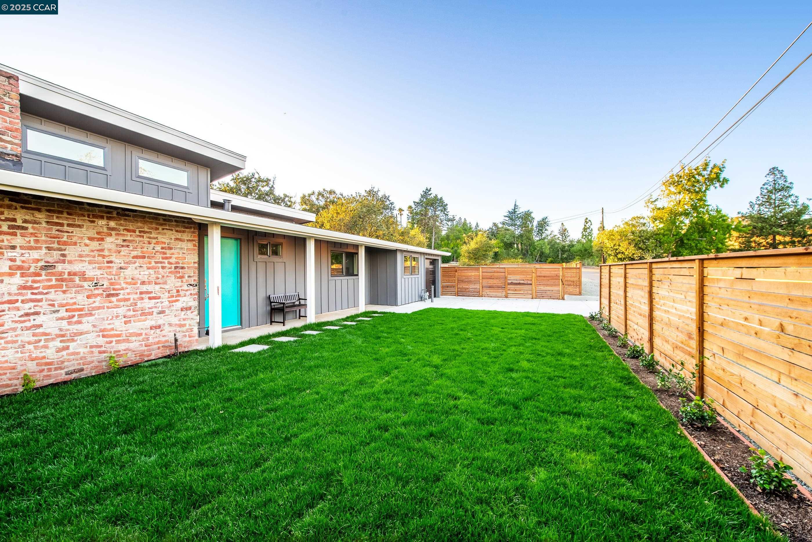 Detail Gallery Image 3 of 56 For 105 Hillcroft, Walnut Creek,  CA 94597 - 2 Beds | 2 Baths