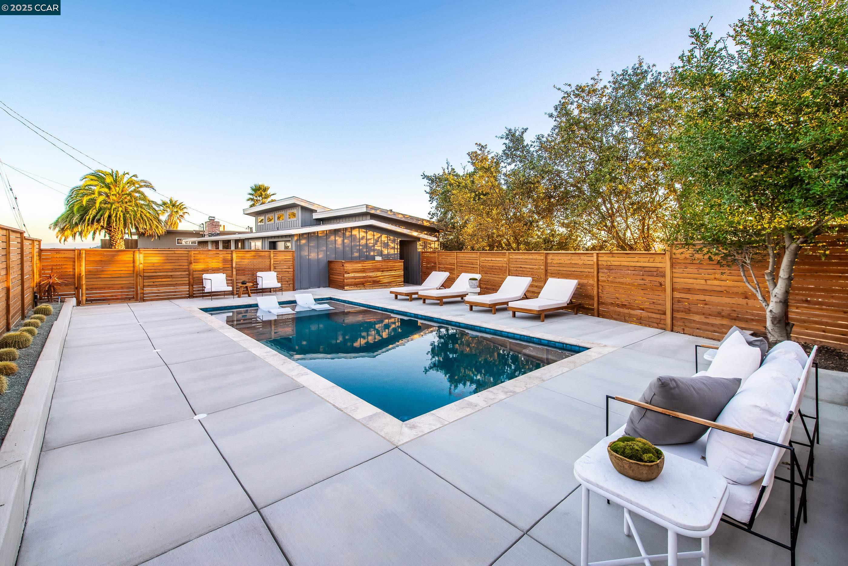 Detail Gallery Image 48 of 56 For 105 Hillcroft, Walnut Creek,  CA 94597 - 2 Beds | 2 Baths