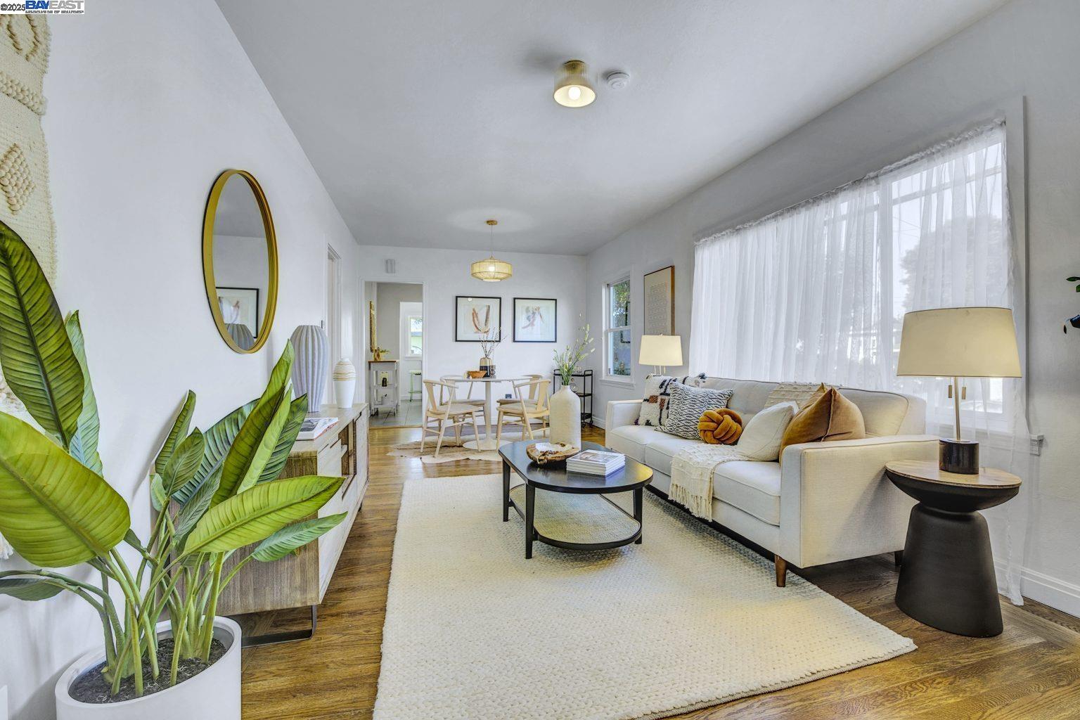 Detail Gallery Image 4 of 48 For 4536 West St, Oakland,  CA 94608 - 3 Beds | 2 Baths