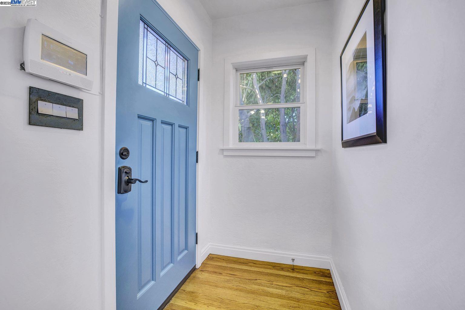 Detail Gallery Image 5 of 48 For 4536 West St, Oakland,  CA 94608 - 3 Beds | 2 Baths