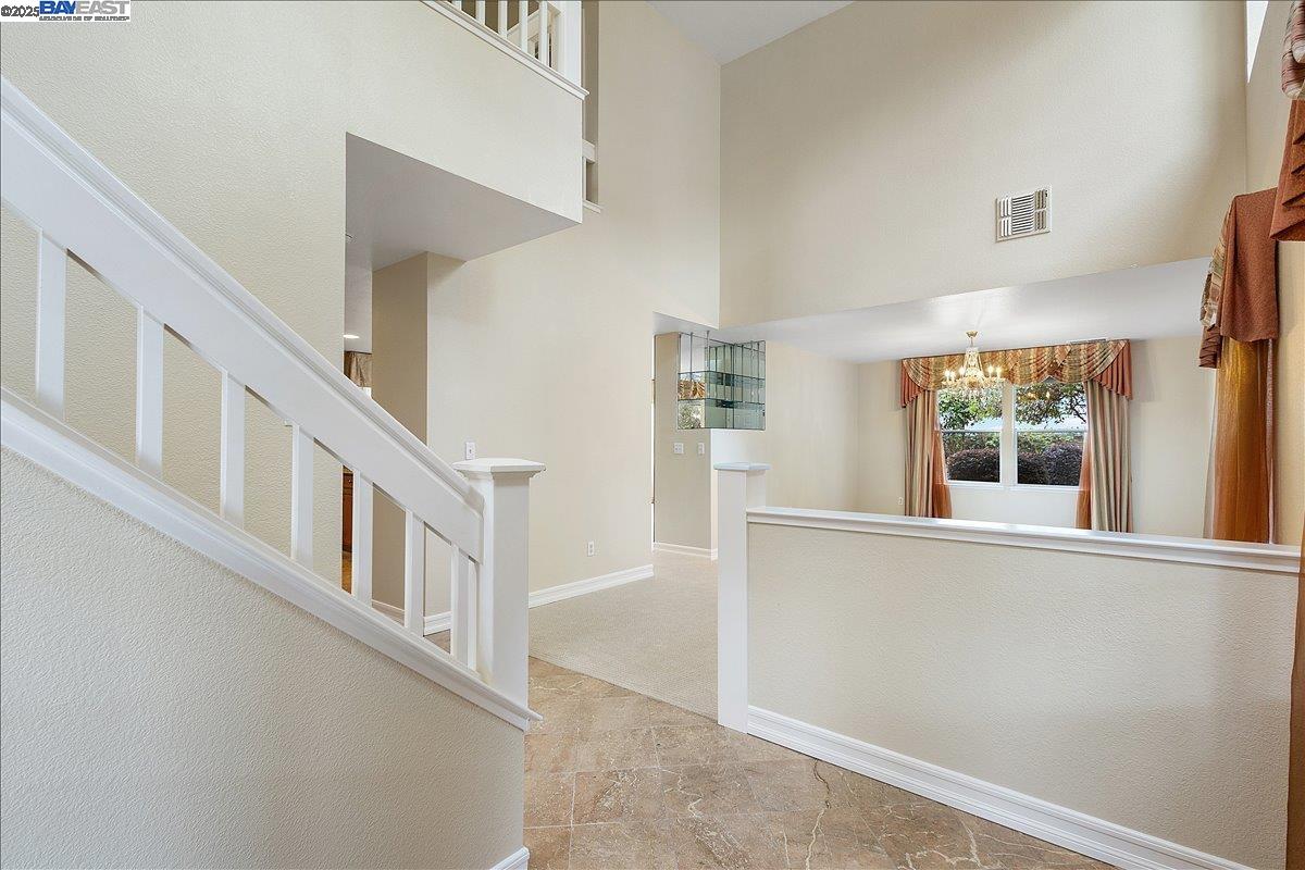 Detail Gallery Image 3 of 22 For 3 Cerruti Ct, Alameda,  CA 94501 - 4 Beds | 2/1 Baths