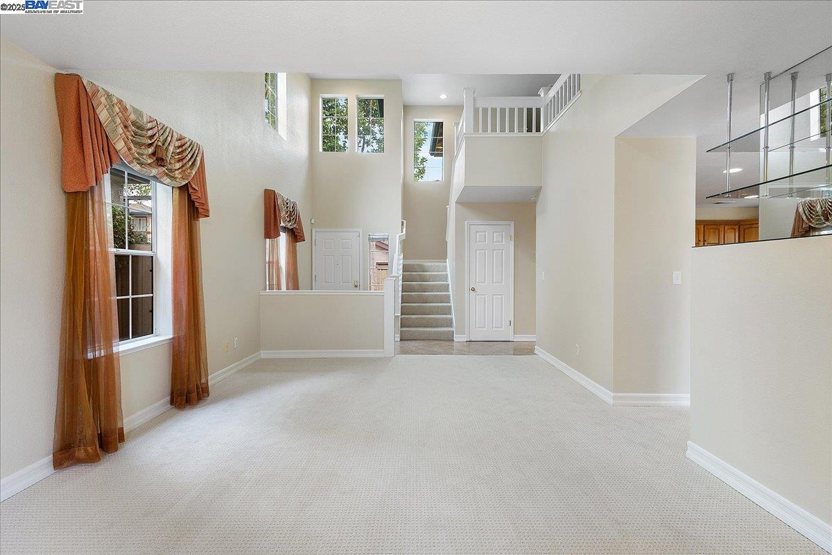 Detail Gallery Image 5 of 22 For 3 Cerruti Ct, Alameda,  CA 94501 - 4 Beds | 2/1 Baths