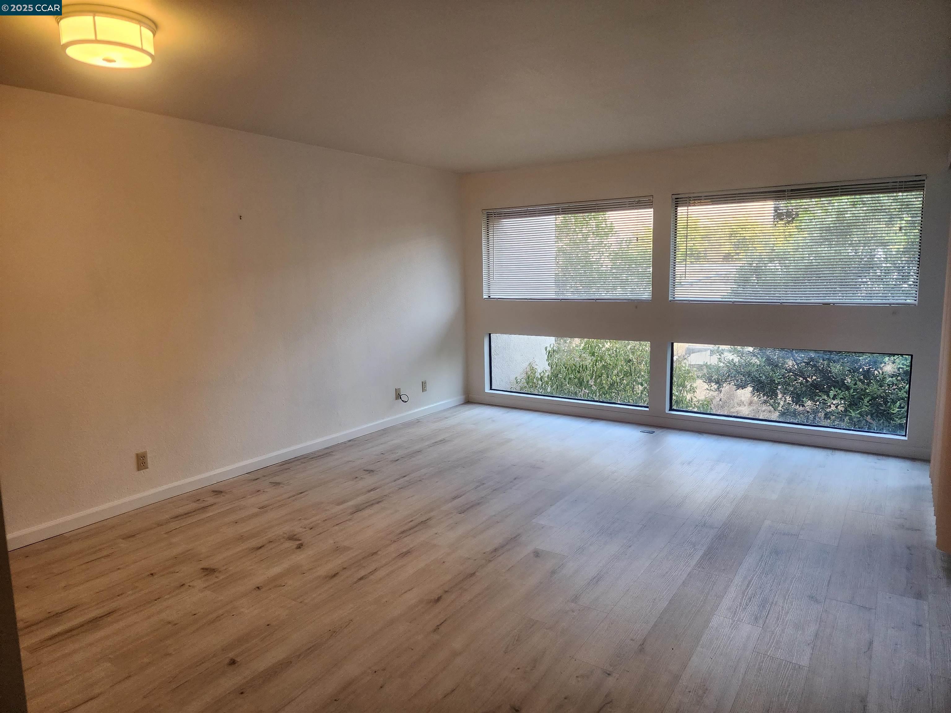 Detail Gallery Image 2 of 14 For 1600 Carmel Dr #15,  Walnut Creek,  CA 94596 - 1 Beds | 1 Baths