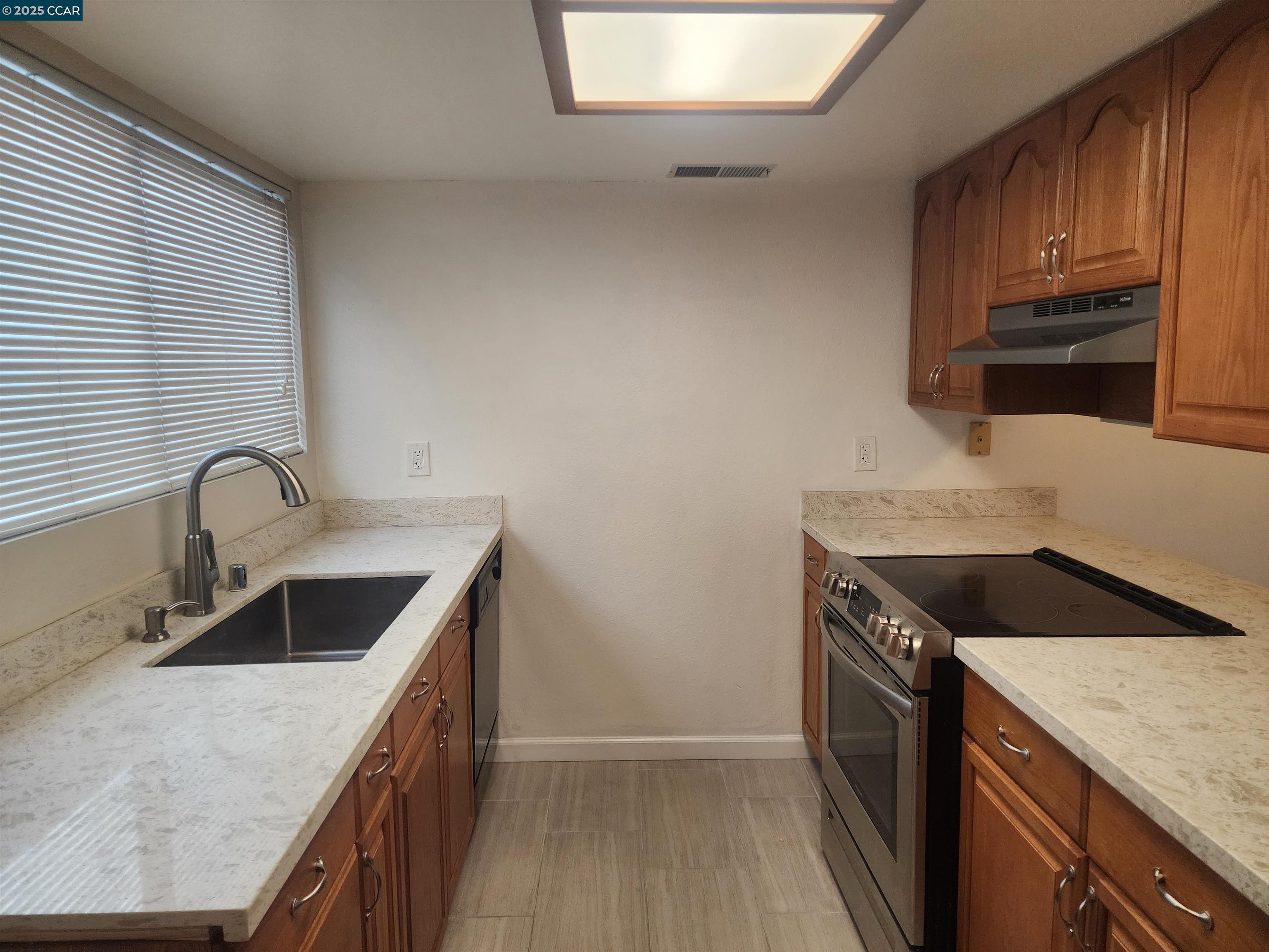 Detail Gallery Image 6 of 14 For 1600 Carmel Dr #15,  Walnut Creek,  CA 94596 - 1 Beds | 1 Baths