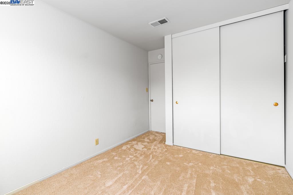 Detail Gallery Image 11 of 17 For 1115 Camino Del Valle, Alameda,  CA 94502 - 3 Beds | 1/1 Baths