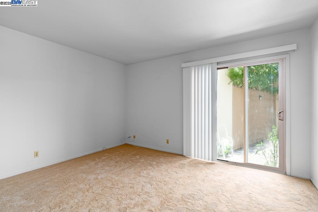 Detail Gallery Image 14 of 17 For 1115 Camino Del Valle, Alameda,  CA 94502 - 3 Beds | 1/1 Baths