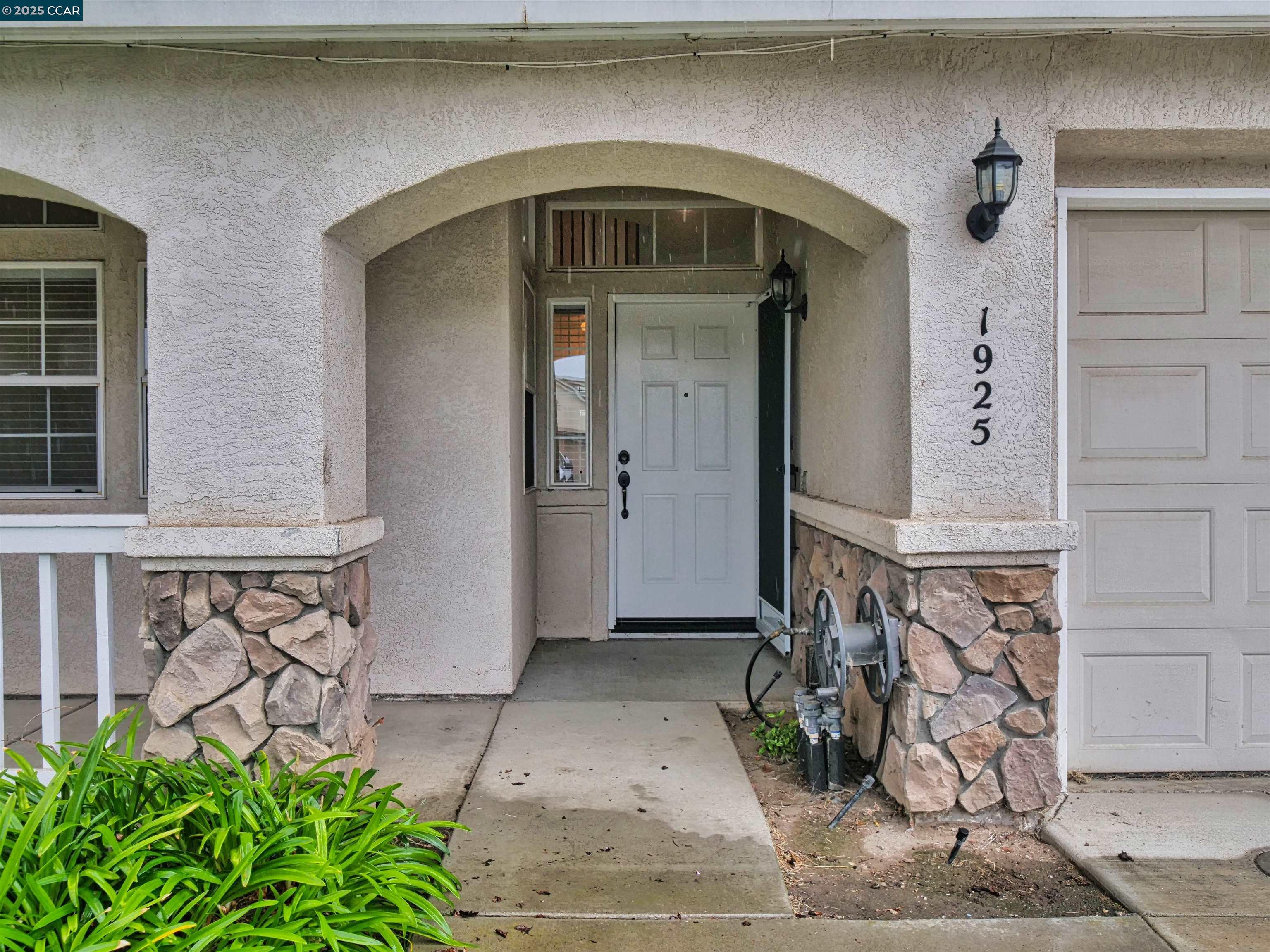 Detail Gallery Image 5 of 60 For 1925 Crutchfield Lane, Manteca,  CA 95336 - 3 Beds | 2/1 Baths