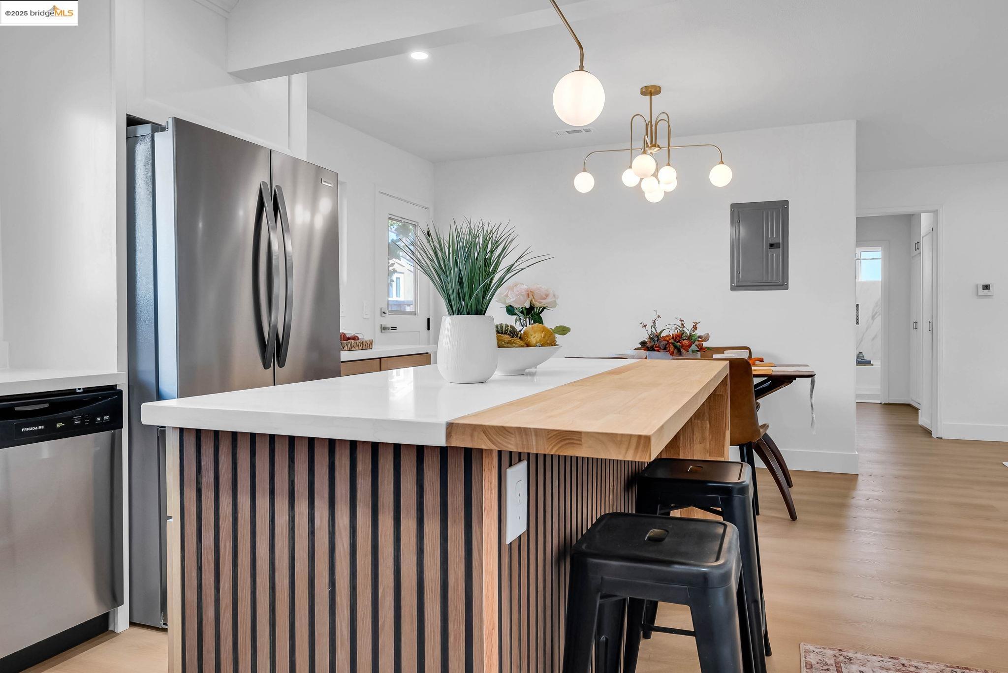 Detail Gallery Image 21 of 59 For 1401 via Coralla, San Lorenzo,  CA 94580 - 4 Beds | 2/1 Baths