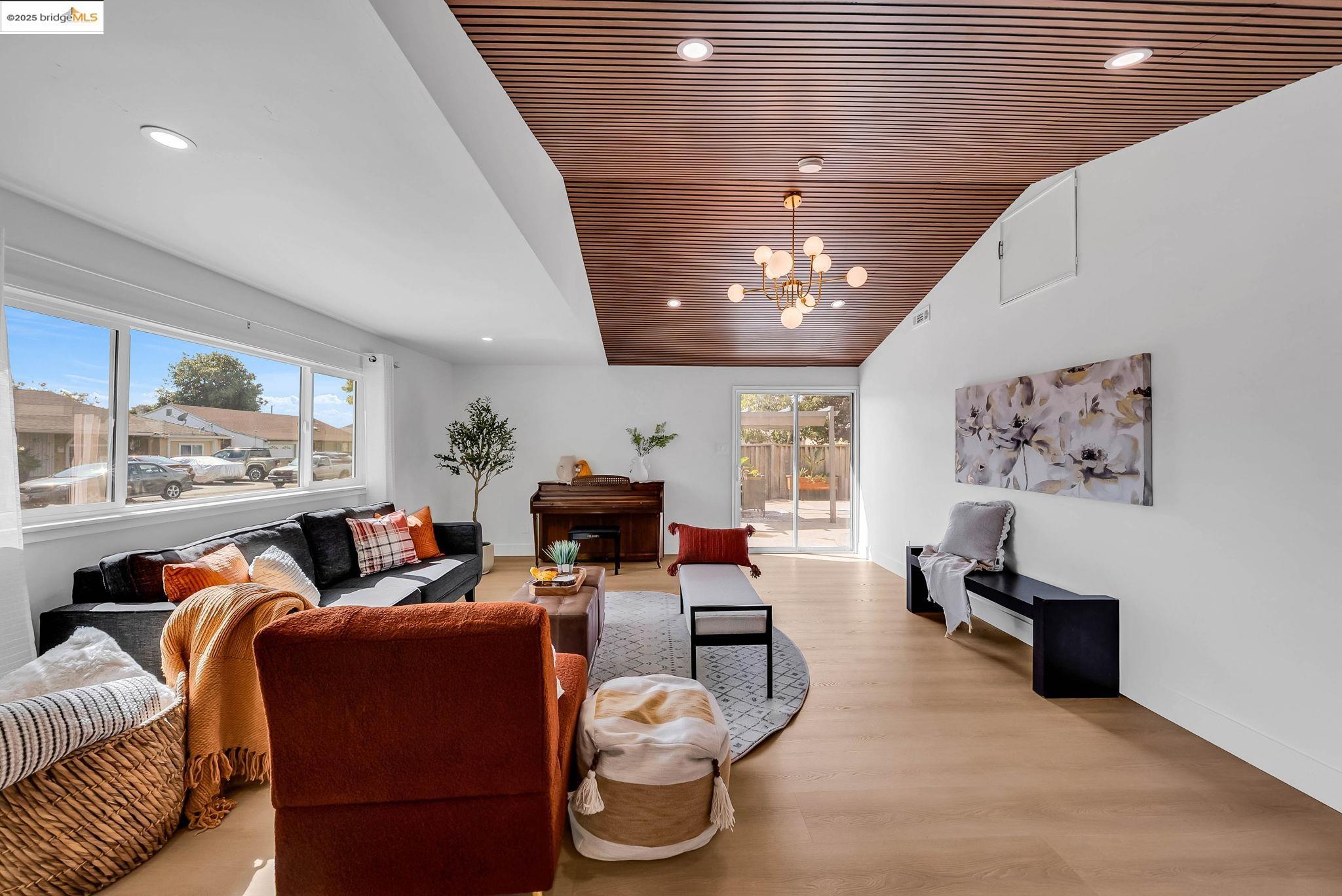 Detail Gallery Image 26 of 59 For 1401 via Coralla, San Lorenzo,  CA 94580 - 4 Beds | 2/1 Baths