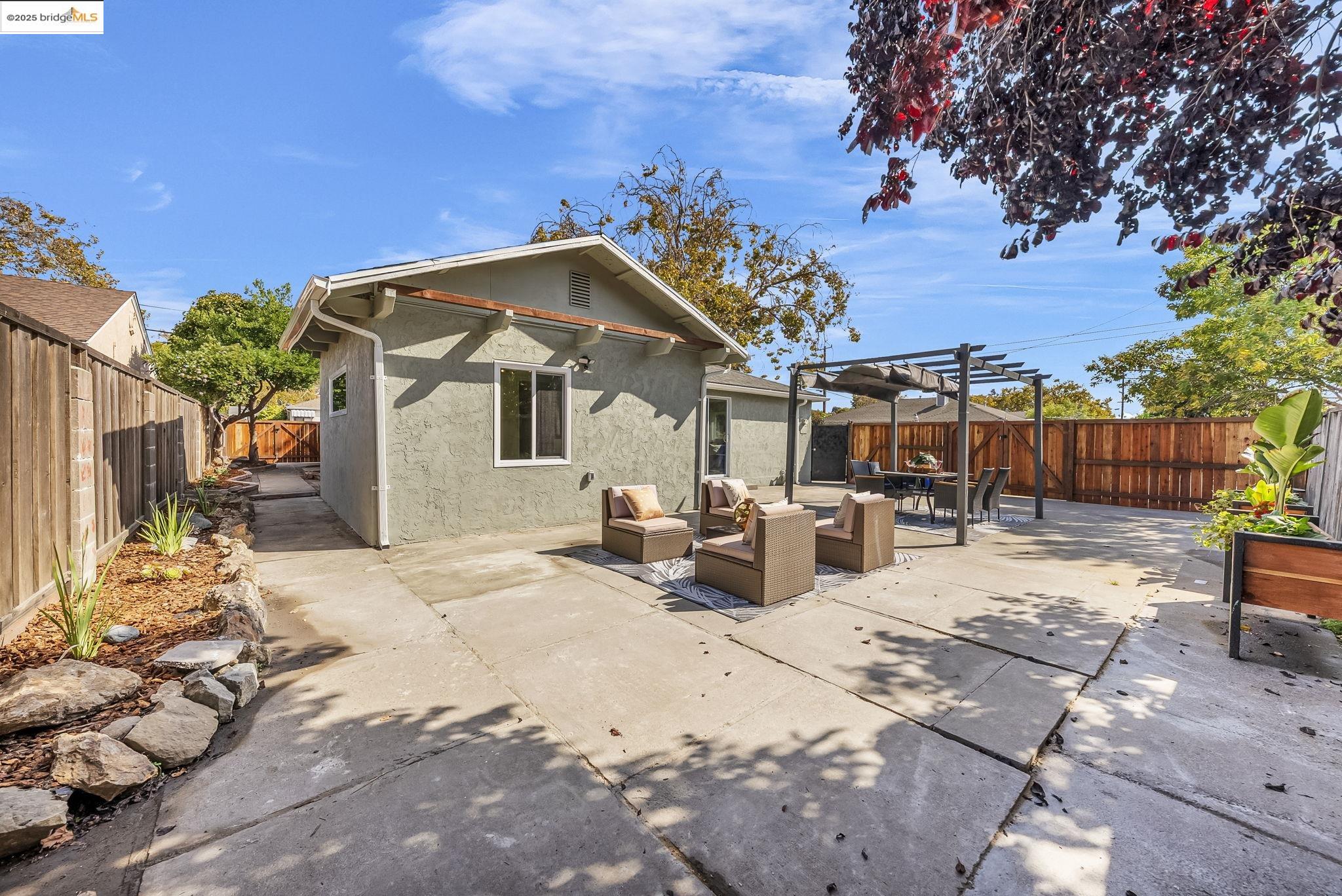 Detail Gallery Image 55 of 59 For 1401 via Coralla, San Lorenzo,  CA 94580 - 4 Beds | 2/1 Baths