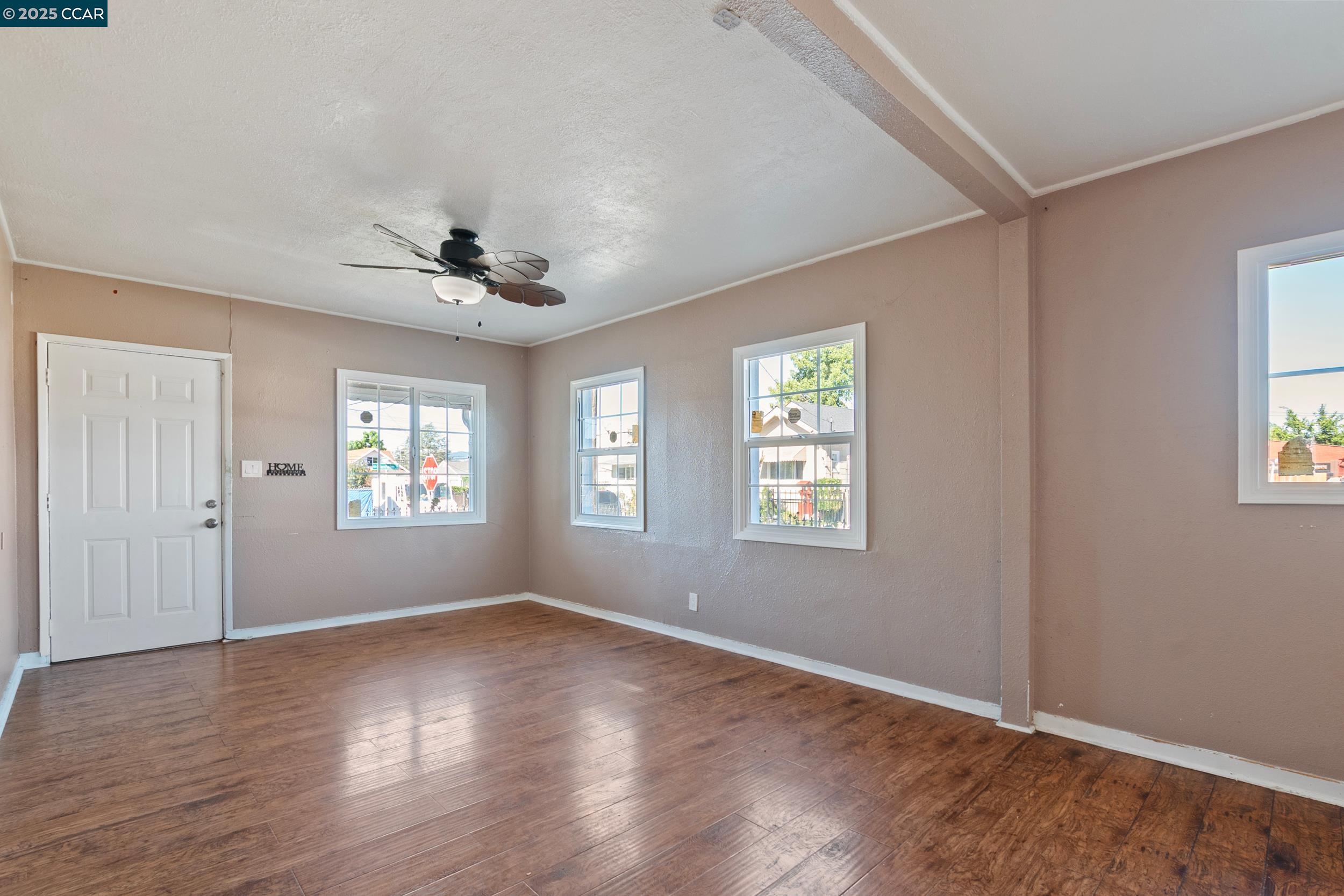 Detail Gallery Image 10 of 37 For 950 Blenheim St, Oakland,  CA 94603 - 3 Beds | 1/1 Baths