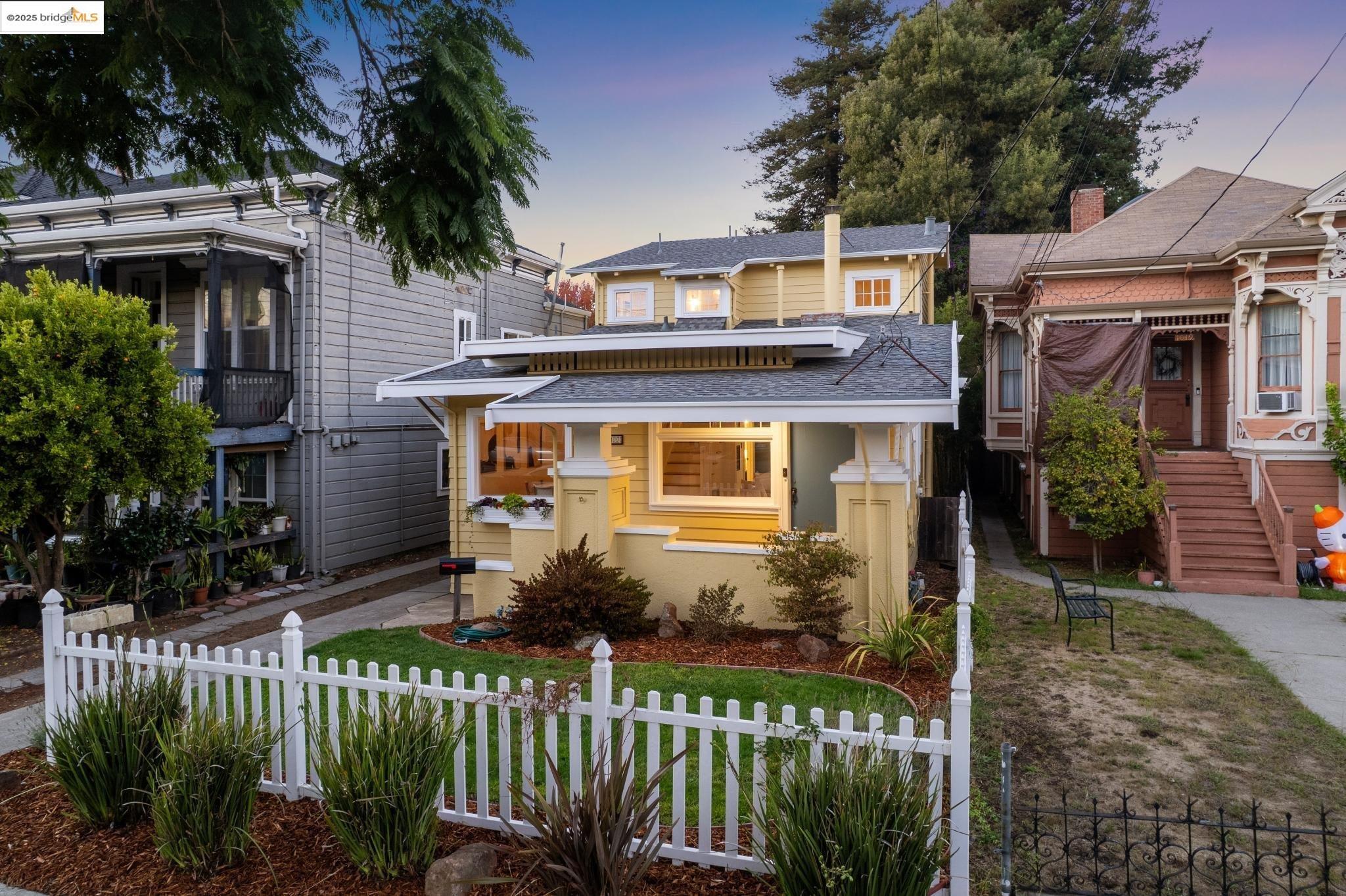 Detail Gallery Image 2 of 52 For 1017 Lincoln Ave, Alameda,  CA 94501 - 5 Beds | 2 Baths