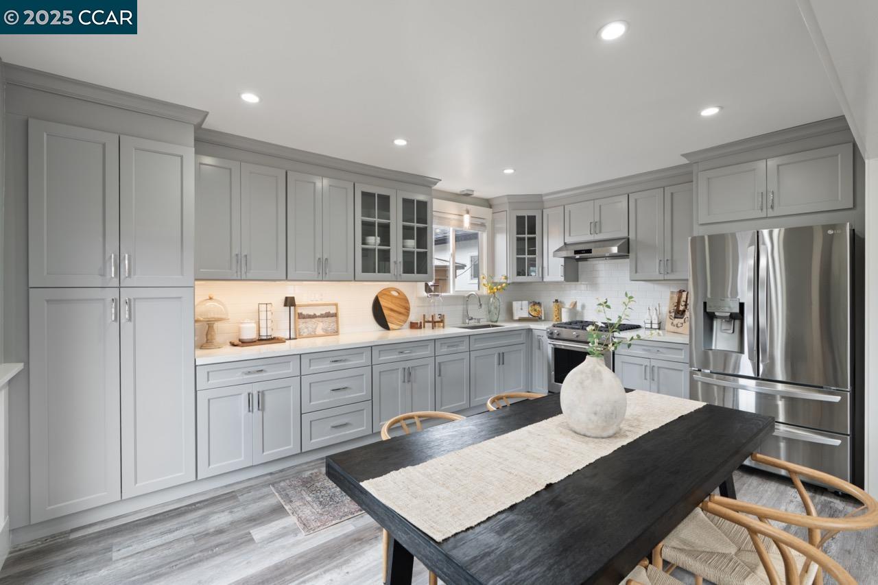 Detail Gallery Image 9 of 48 For 4026 Roosevelt Ave, Richmond,  CA 94805 - 6 Beds | 3 Baths