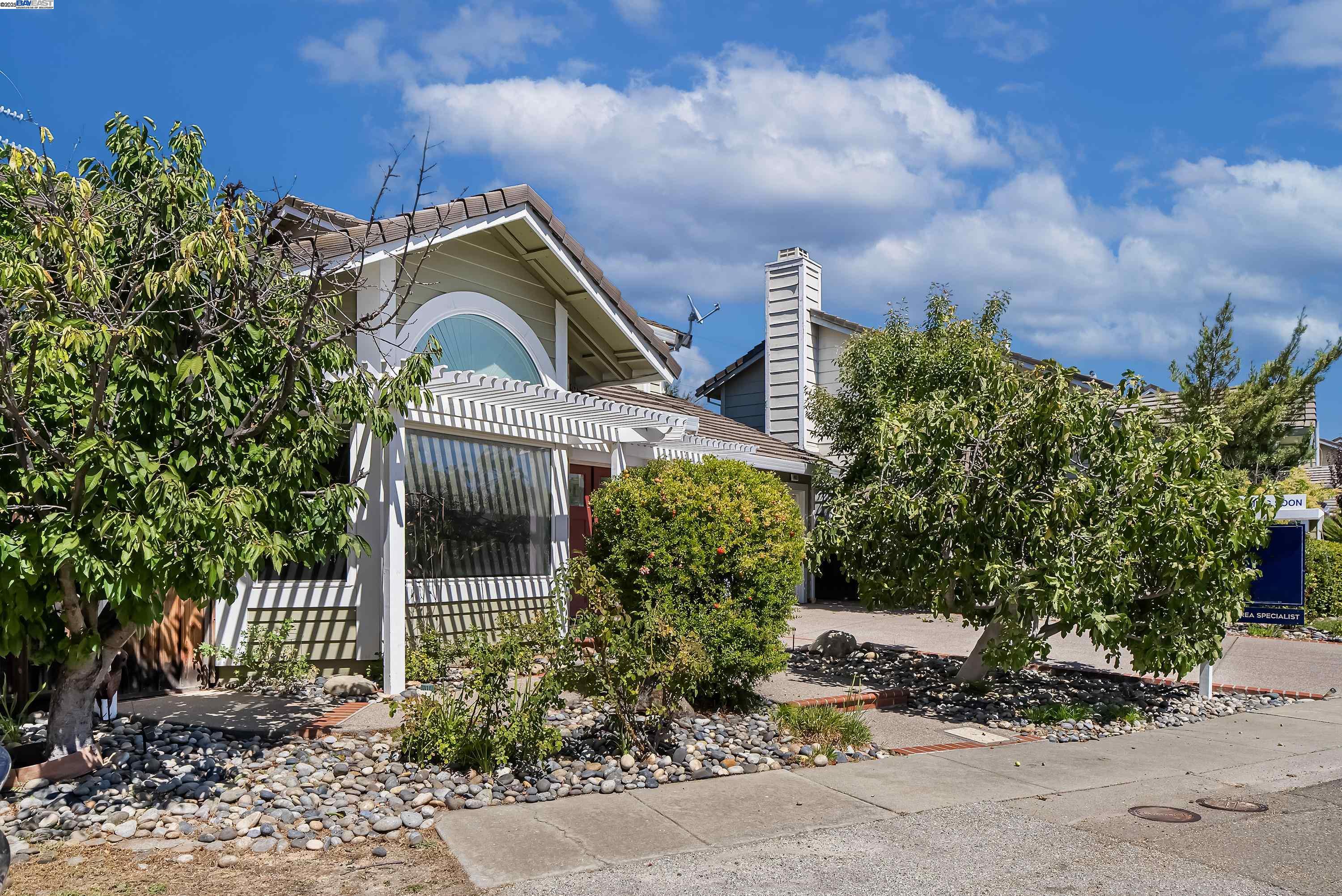 Detail Gallery Image 2 of 59 For 462 Tioga Ct, Pleasanton,  CA 94566 - 4 Beds | 3 Baths