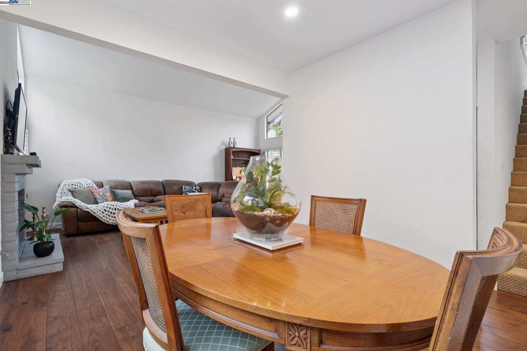 Detail Gallery Image 6 of 9 For 510 Lagunaria Lane, Alameda,  CA 94502 - 3 Beds | 2/1 Baths