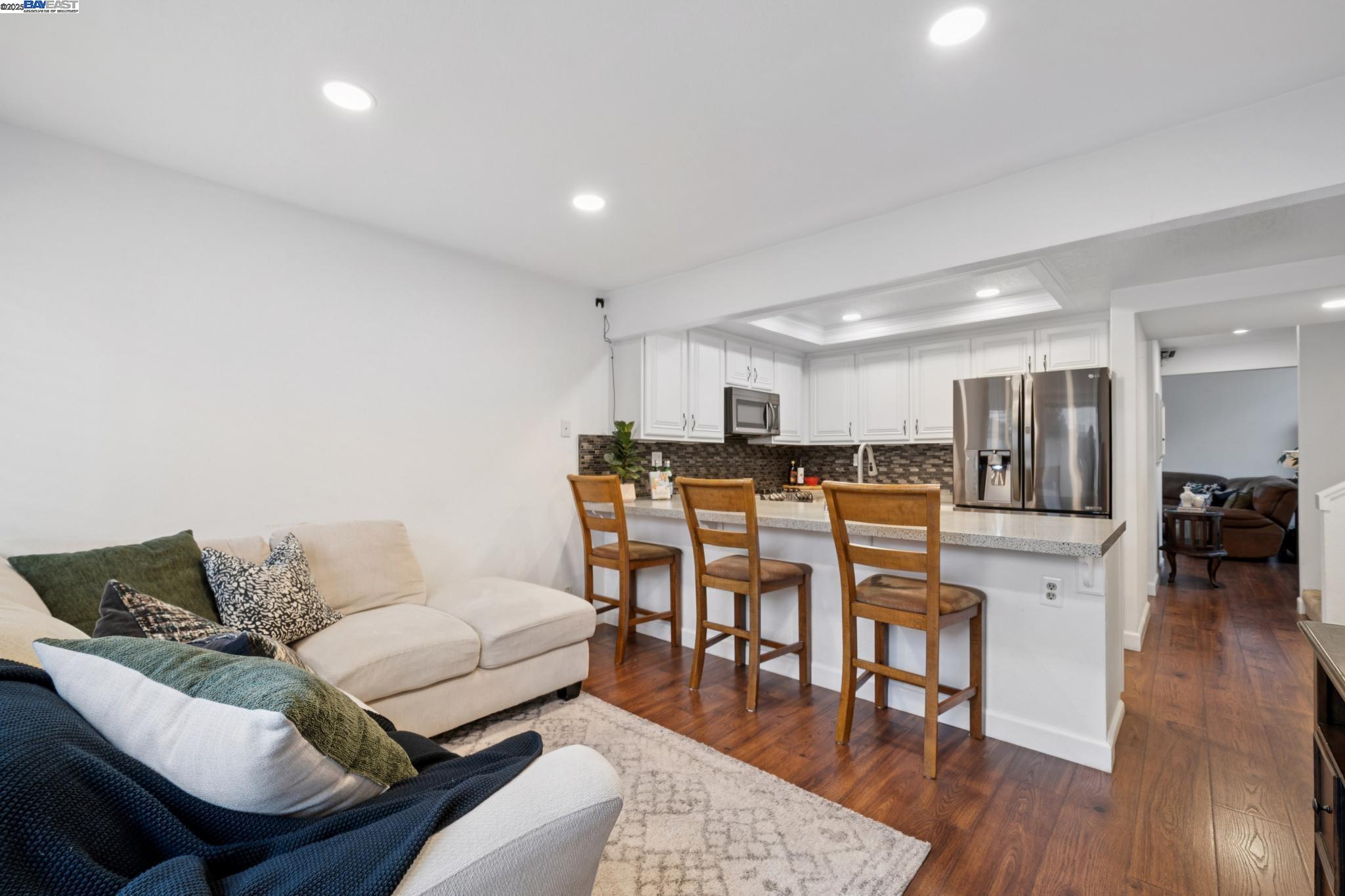 Detail Gallery Image 7 of 9 For 510 Lagunaria Lane, Alameda,  CA 94502 - 3 Beds | 2/1 Baths