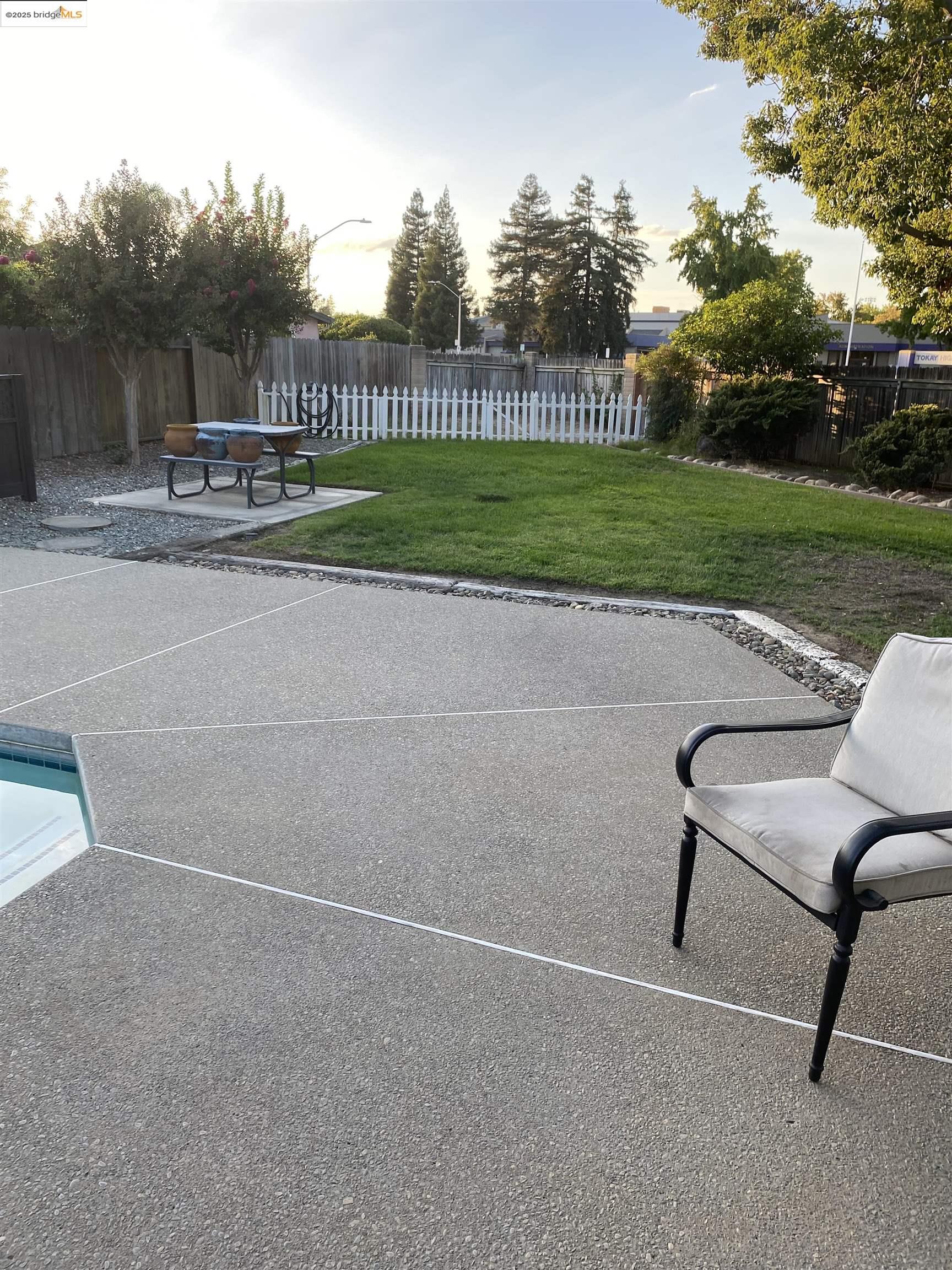 Detail Gallery Image 5 of 6 For 781 Dorchester Circle, Lodi,  CA 95240 - 3 Beds | 2 Baths