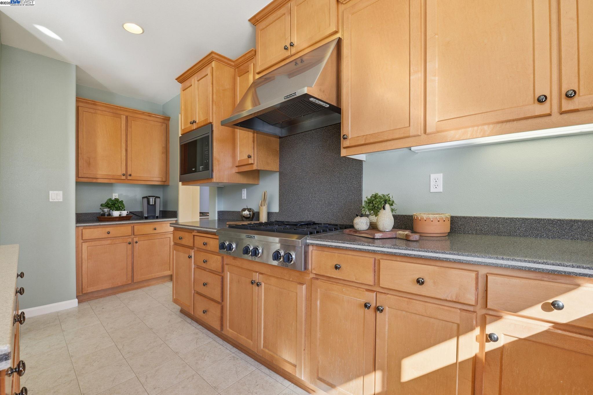 Detail Gallery Image 14 of 58 For 1865 La Fonte Court, Brentwood,  CA 94513-7224 - 5 Beds | 4/1 Baths