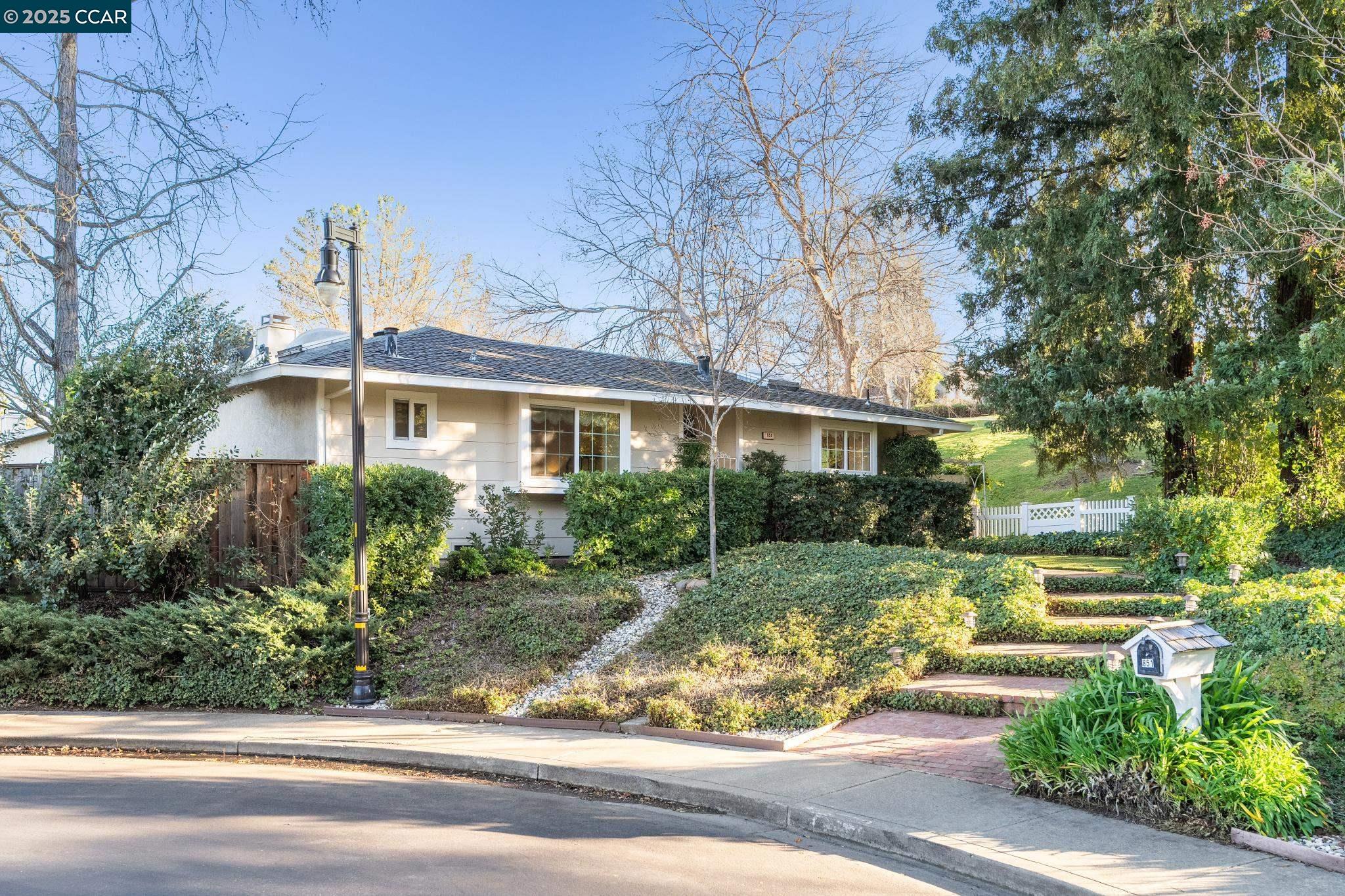 Detail Gallery Image 3 of 56 For 851 Luz Ct, Danville,  CA 94526 - 3 Beds | 2 Baths