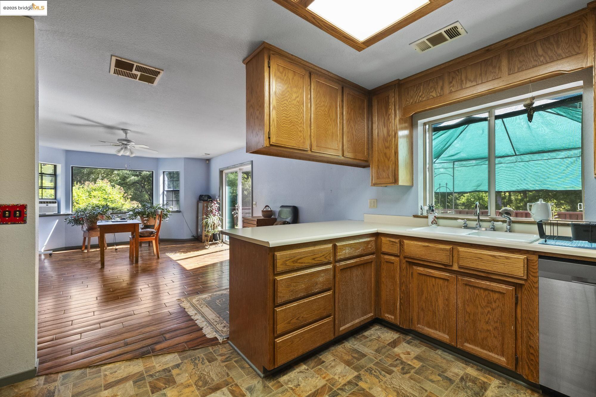 Detail Gallery Image 22 of 28 For 20316 Patrick Ln, Tuolumne,  CA 95379 - 2 Beds | 2 Baths