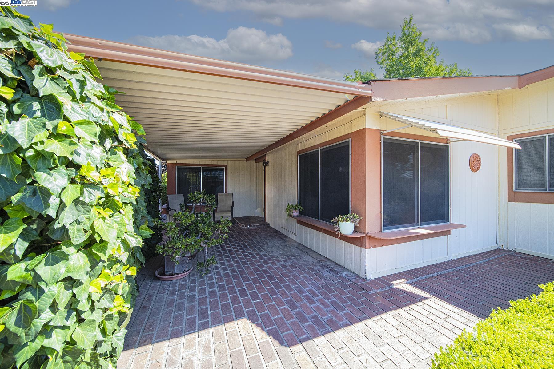 Detail Gallery Image 4 of 41 For 6105 Meiggs Court #1015,  –,  CA 95621 - 2 Beds | 2 Baths