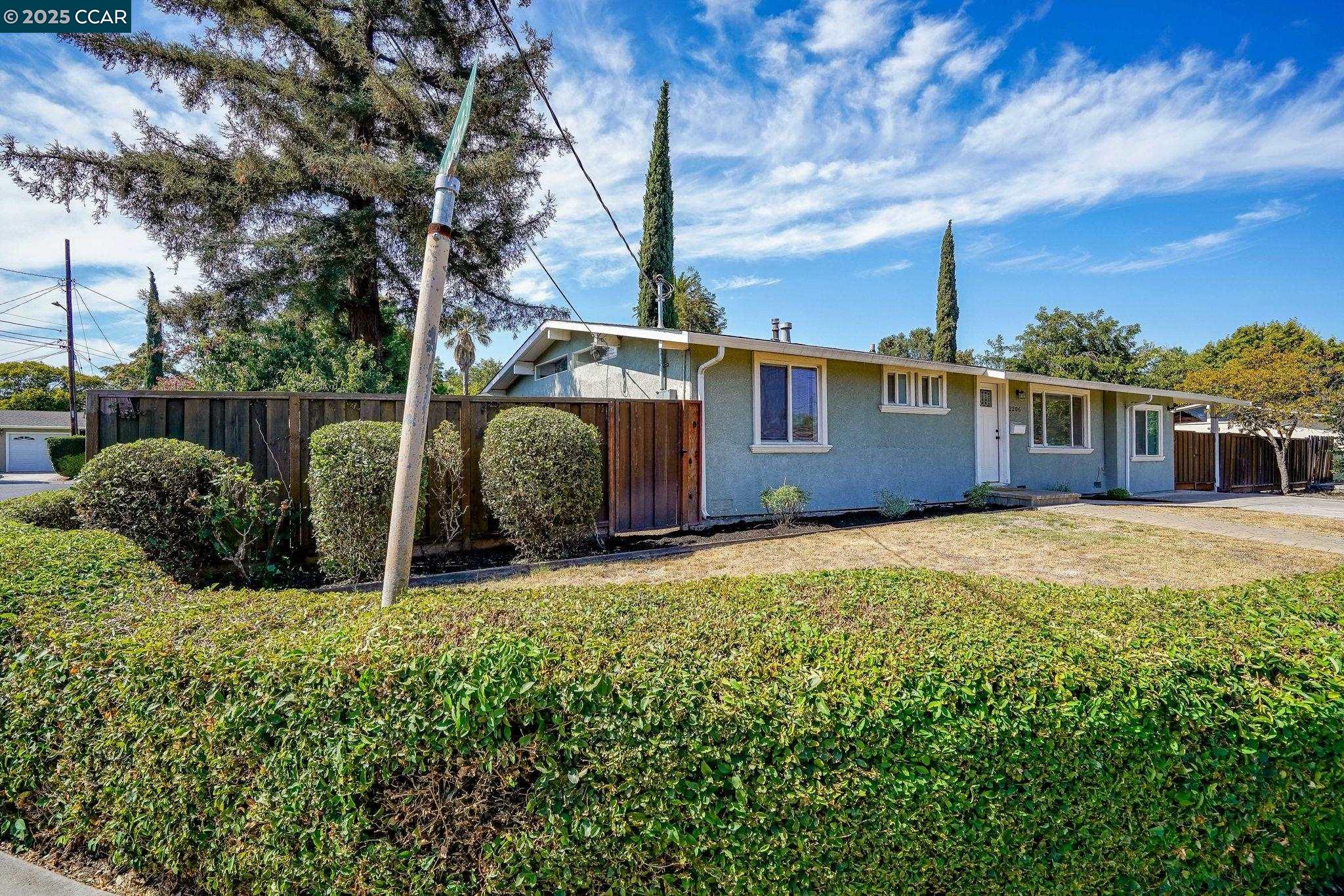 Detail Gallery Image 2 of 35 For 2206 Gehringer Dr, Concord,  CA 94520 - 4 Beds | 3 Baths