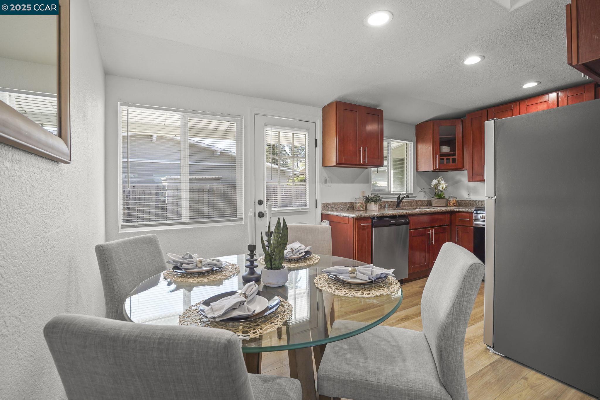 Detail Gallery Image 8 of 35 For 2206 Gehringer Dr, Concord,  CA 94520 - 4 Beds | 3 Baths