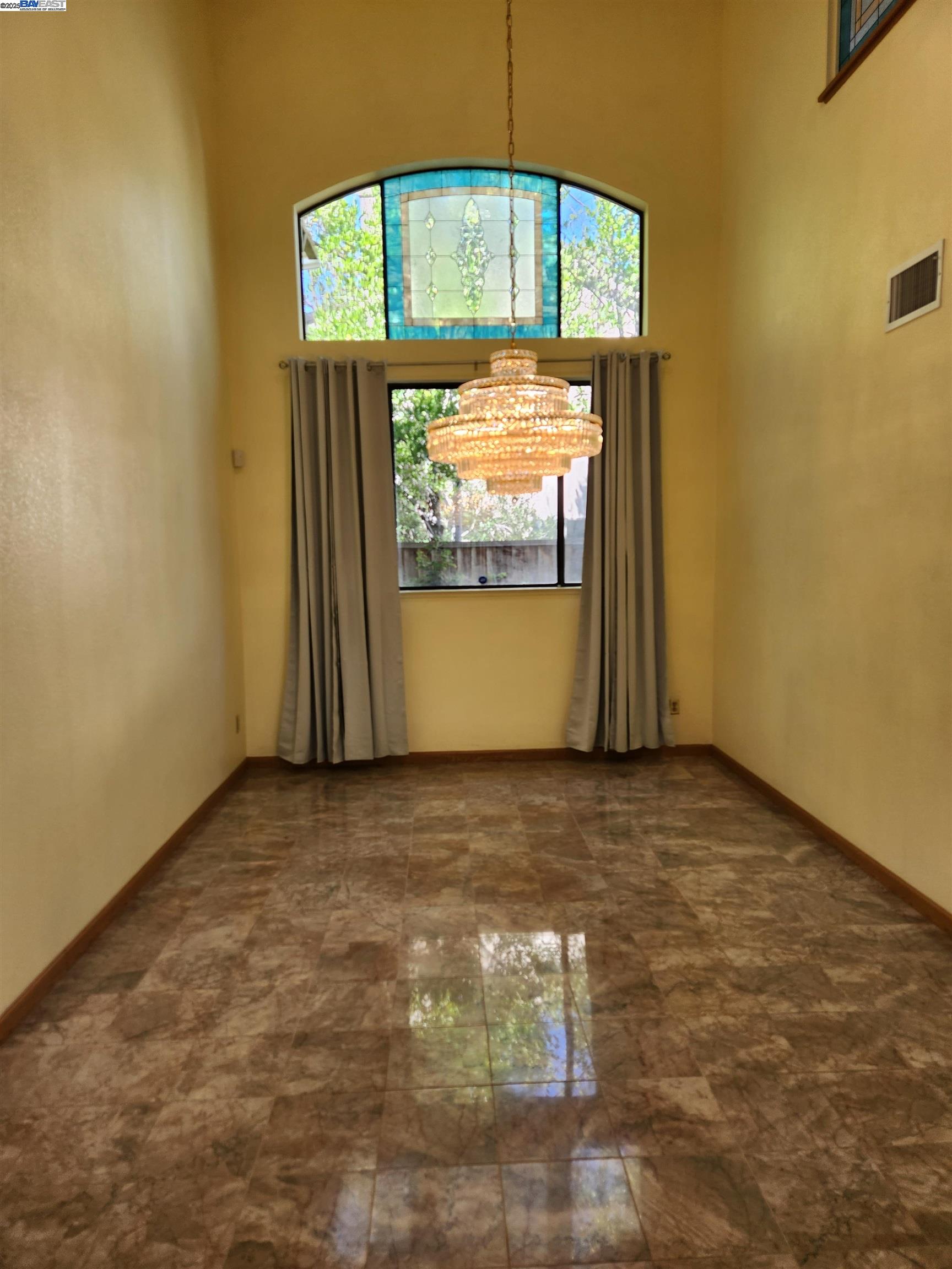 Detail Gallery Image 12 of 56 For 6450 Calle Esperanza, Pleasanton,  CA 94566 - 3 Beds | 2/1 Baths