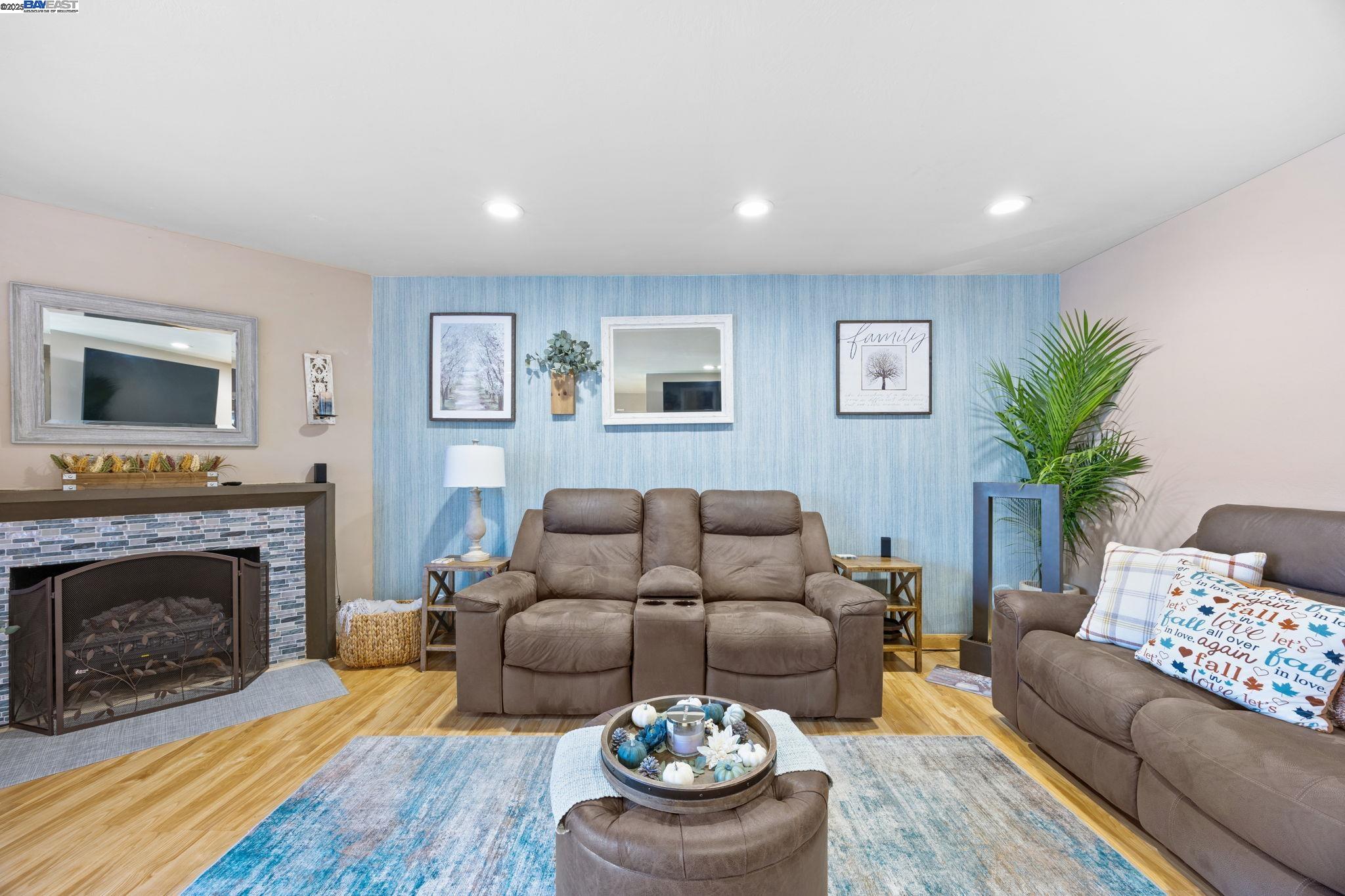 Detail Gallery Image 5 of 49 For 37792 Colfax Court, Fremont,  CA 94536-7034 - 4 Beds | 2 Baths