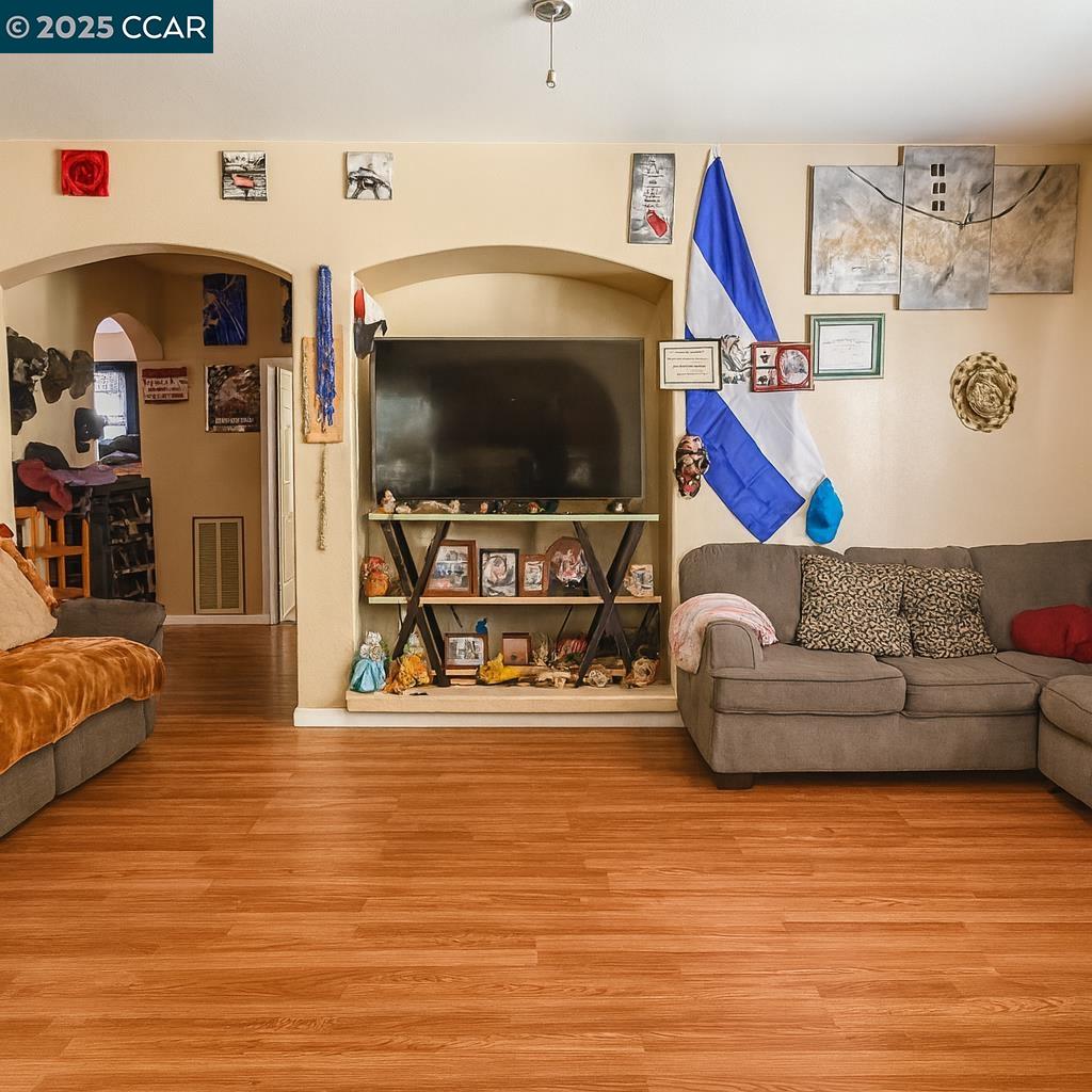 Detail Gallery Image 3 of 20 For 505 Tuscany Ct, Patterson,  CA 95363 - 5 Beds | 3 Baths