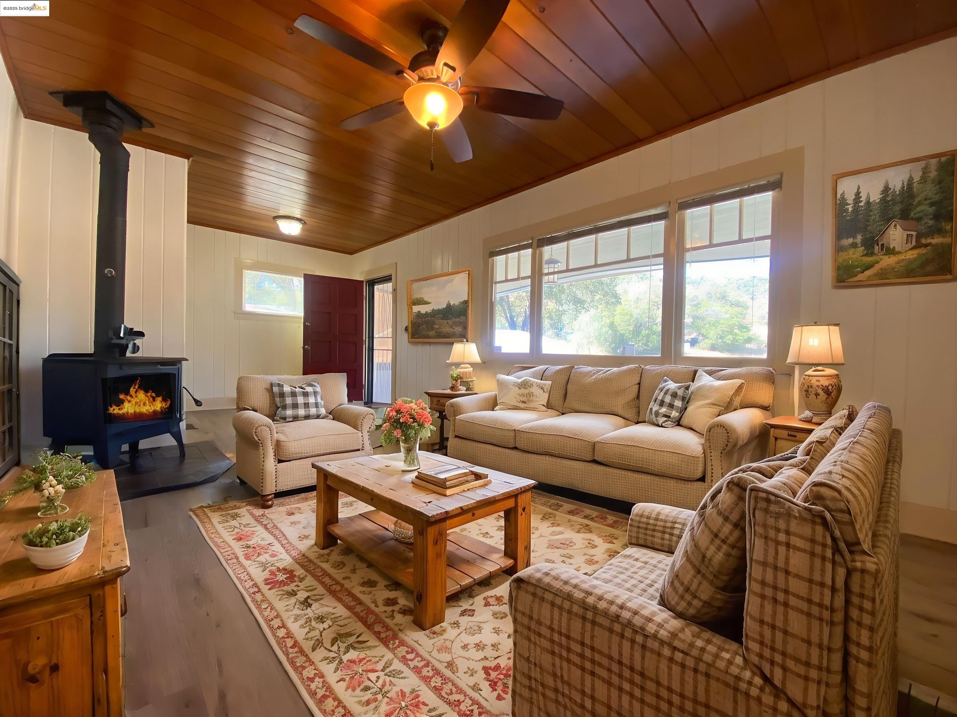 Detail Gallery Image 5 of 21 For 19631 Tuolumne Rd. N, Tuolumne,  CA 95379 - 4 Beds | 2 Baths