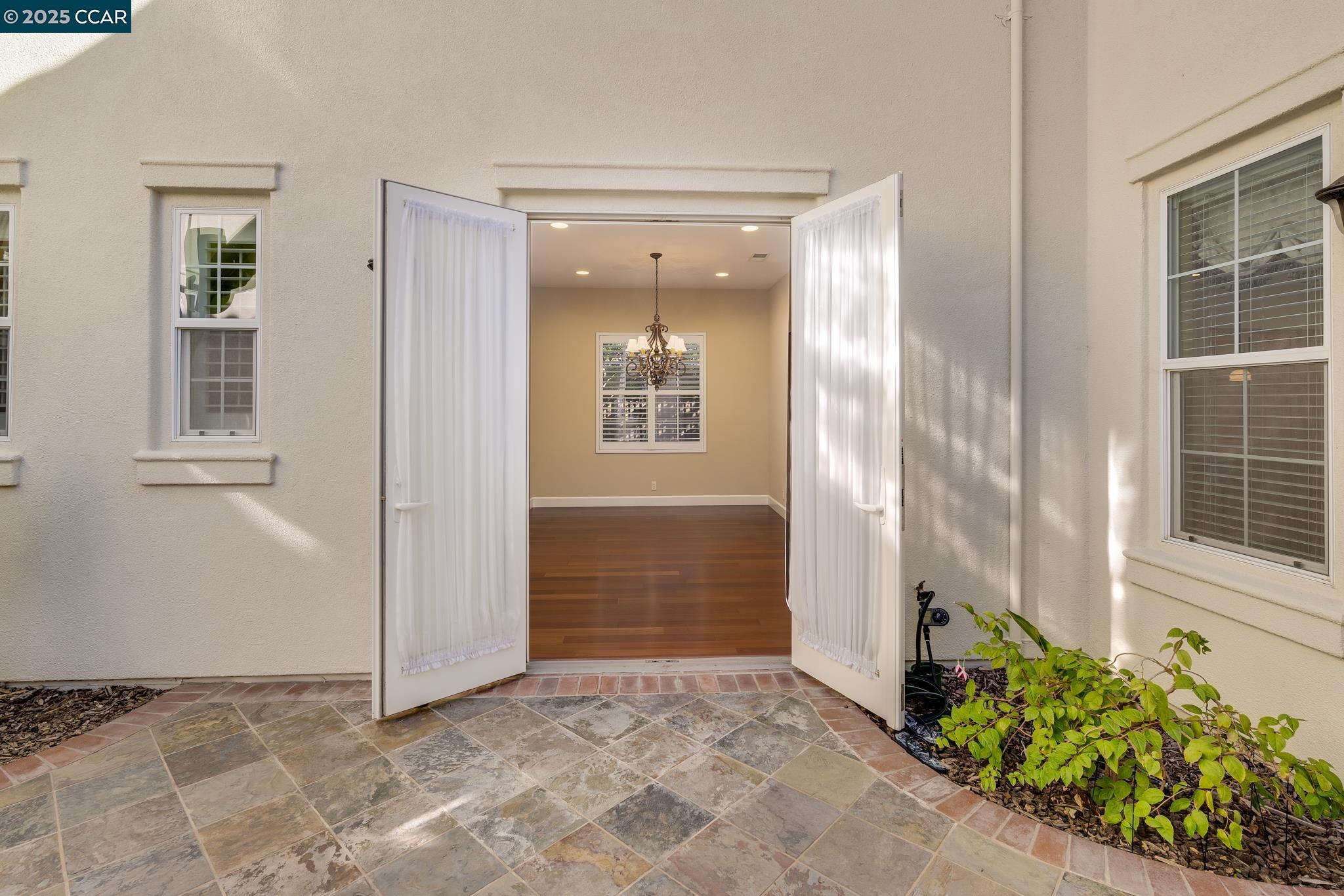 Detail Gallery Image 9 of 50 For 2240 Britannia Dr, San Ramon,  CA 94582 - 6 Beds | 3/1 Baths