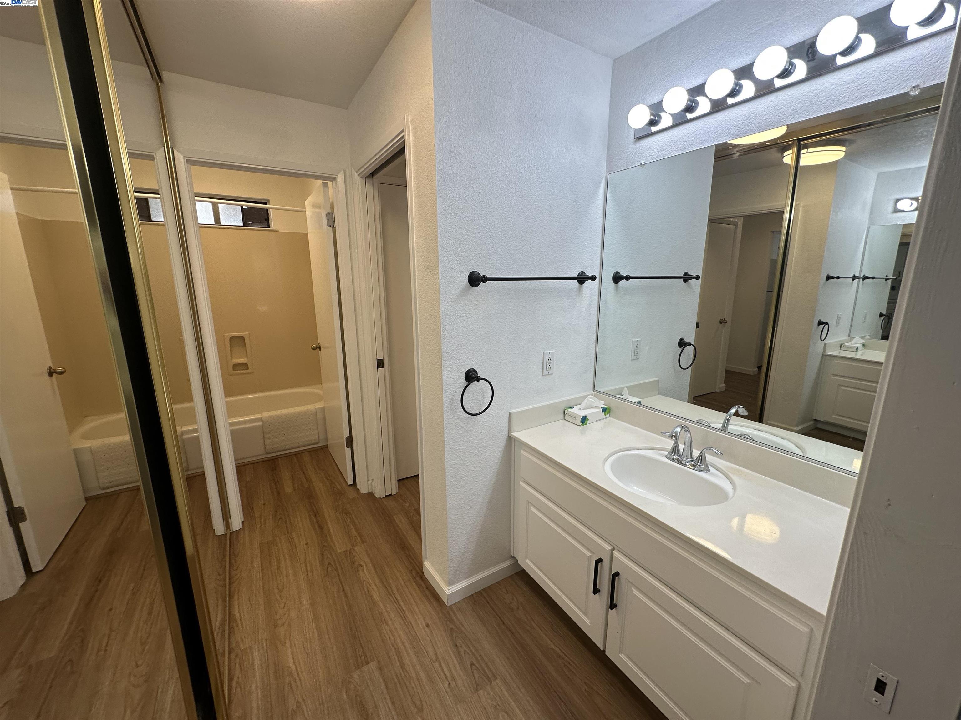 Photo #5: 41114569 Listing: Photo #5