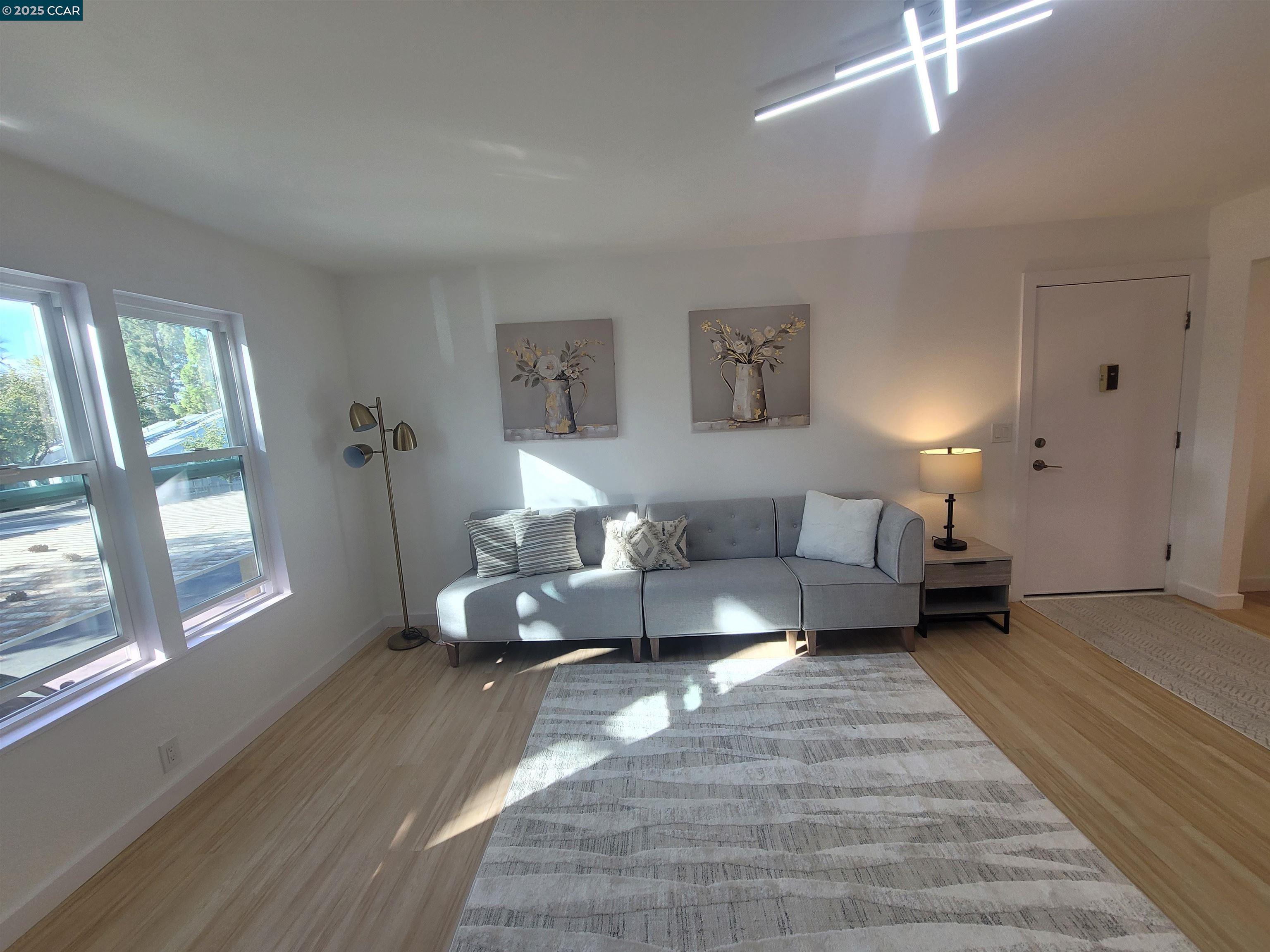 Photo #5: 41114572 Listing: Photo #5