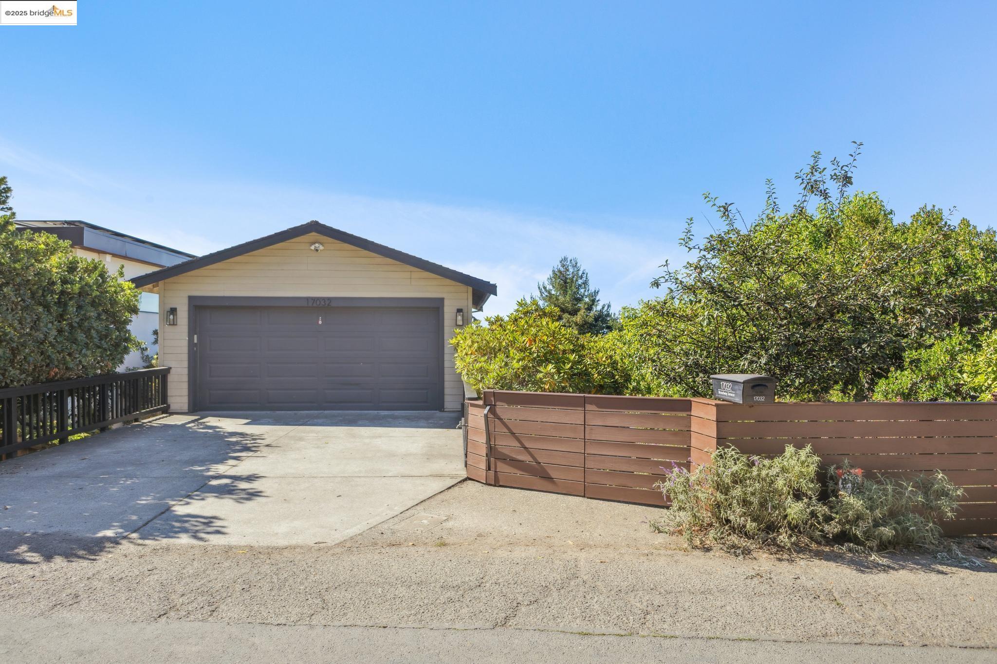 Detail Gallery Image 56 of 60 For 17032 Broadway Ter, Oakland,  CA 94611 - 2 Beds | 2 Baths