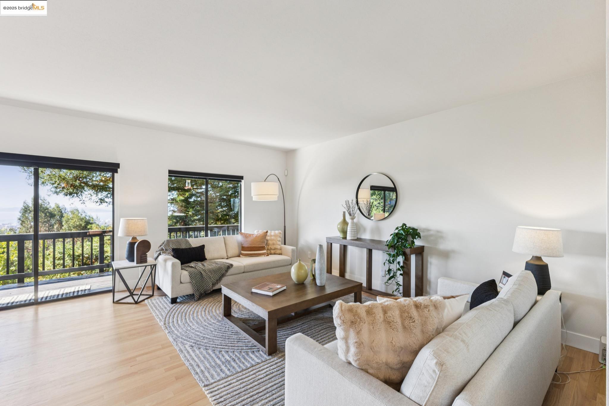 Detail Gallery Image 10 of 60 For 17032 Broadway Ter, Oakland,  CA 94611 - 2 Beds | 2 Baths