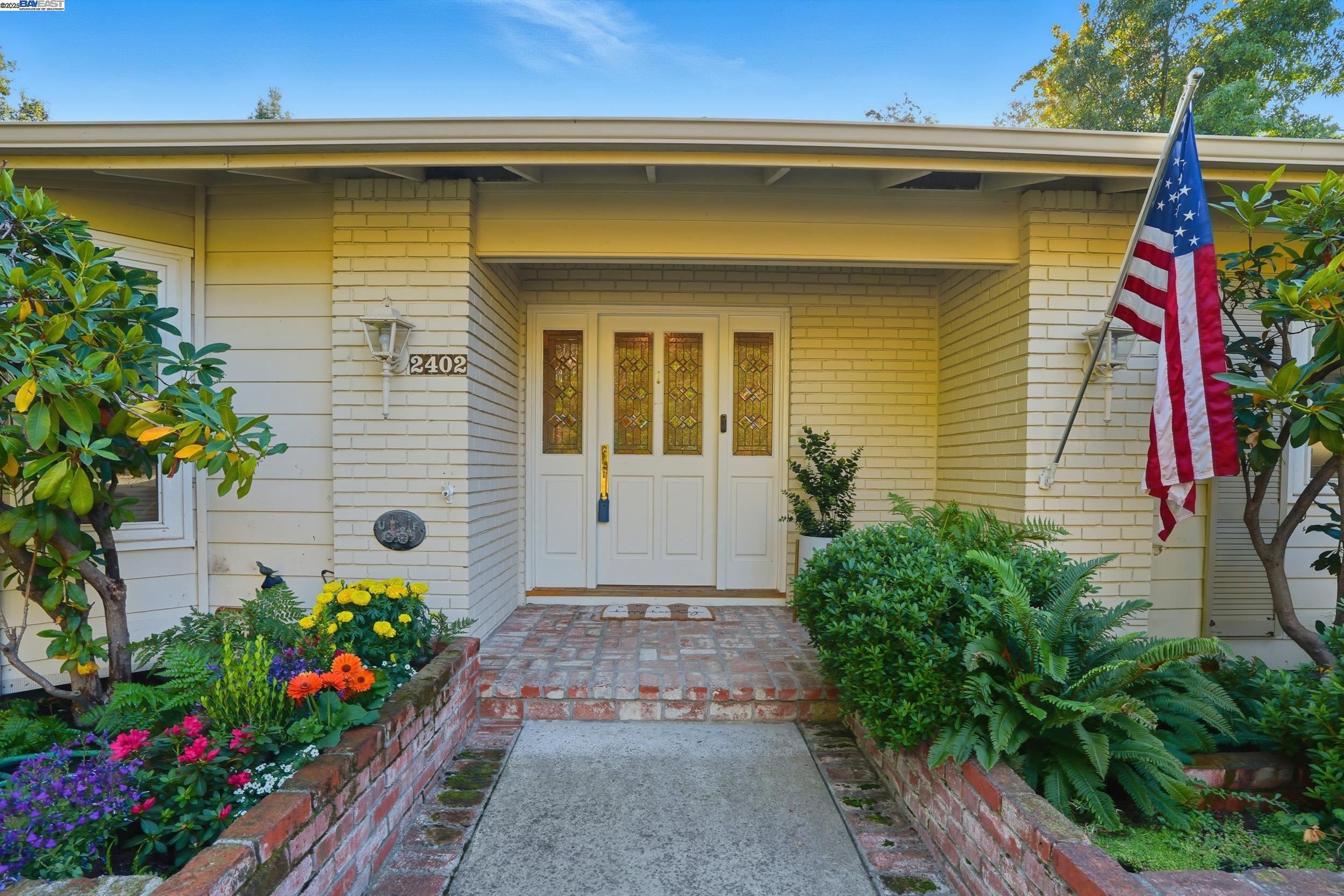 Detail Gallery Image 4 of 54 For 2402 Royal Oaks Drive, Alamo,  CA 94507 - 4 Beds | 2 Baths