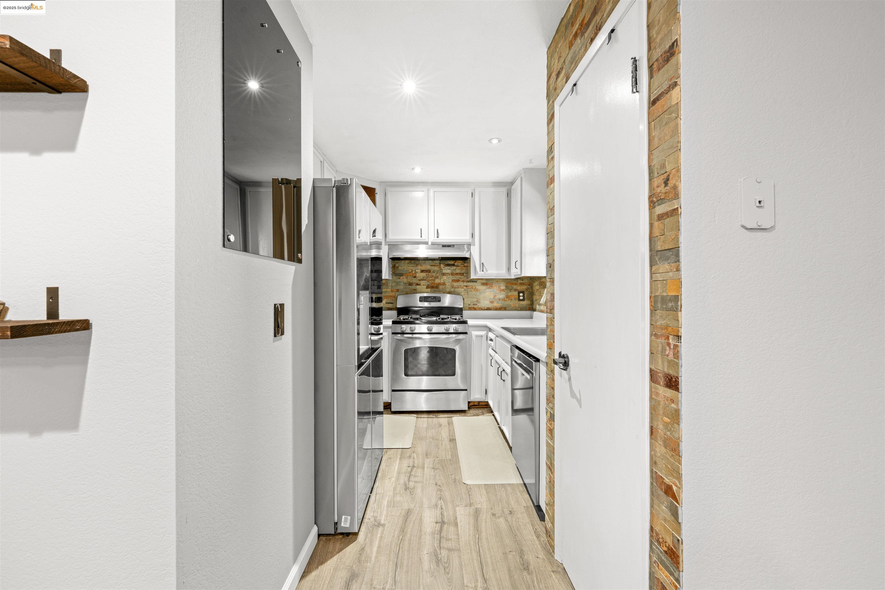 Detail Gallery Image 8 of 24 For 337 Westmont Place, Santa Rosa,  CA 95401 - 2 Beds | 2 Baths